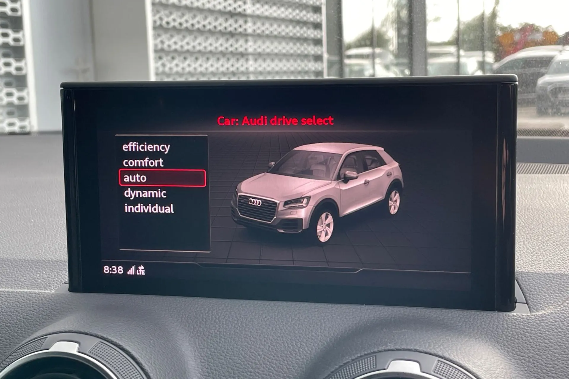 Audi Q2 thumbnail image number 25
