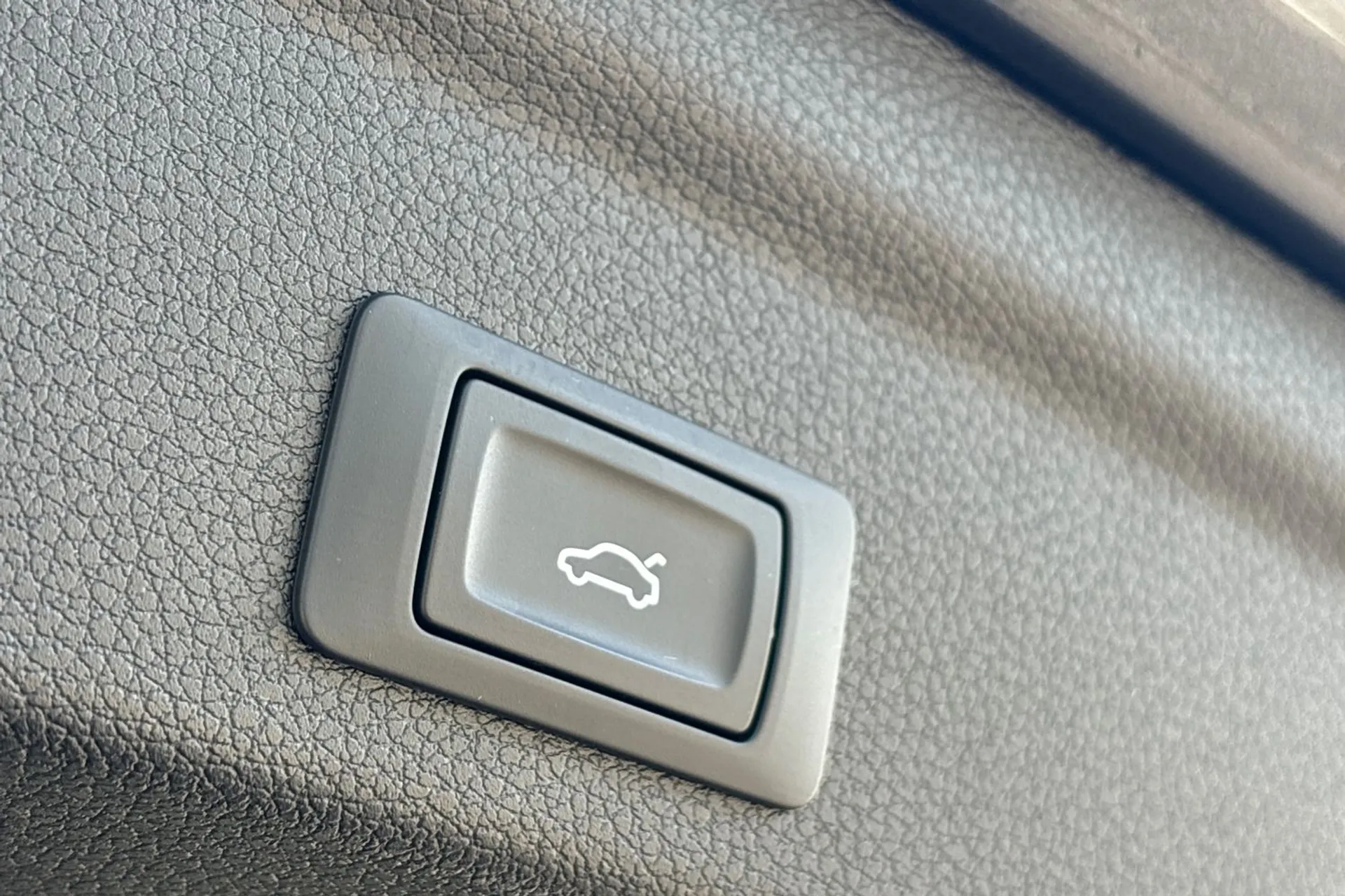 Audi Q3 thumbnail image number 19
