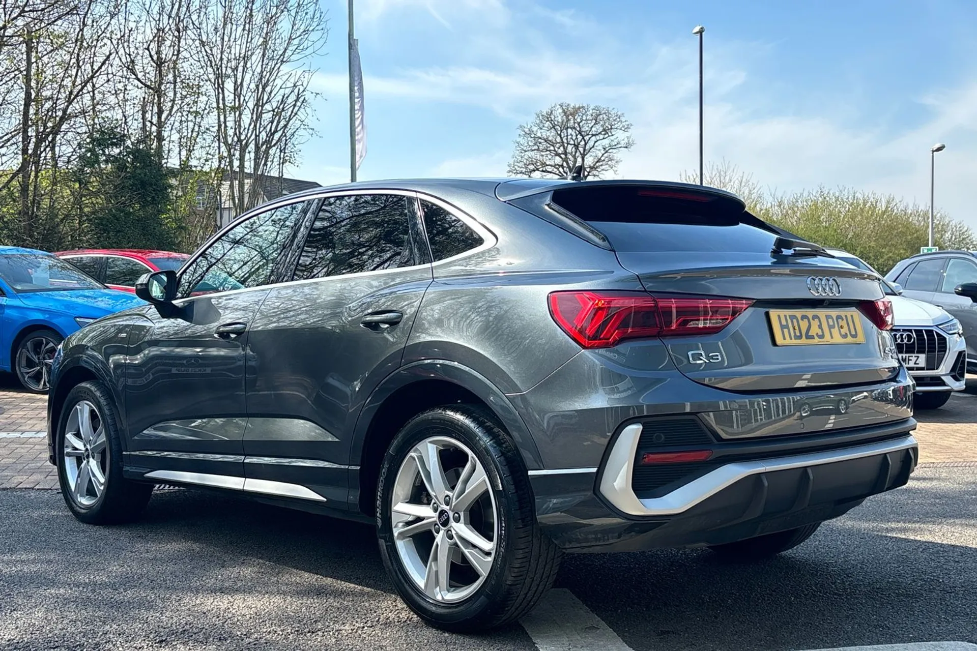 Audi Q3 thumbnail image number 8
