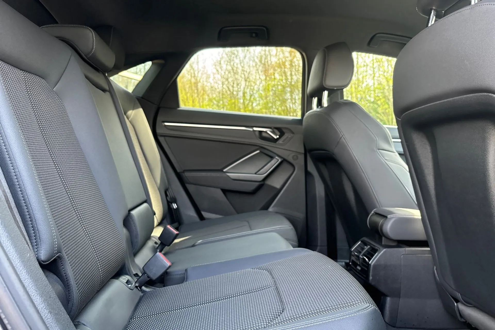 Audi Q3 thumbnail image number 21