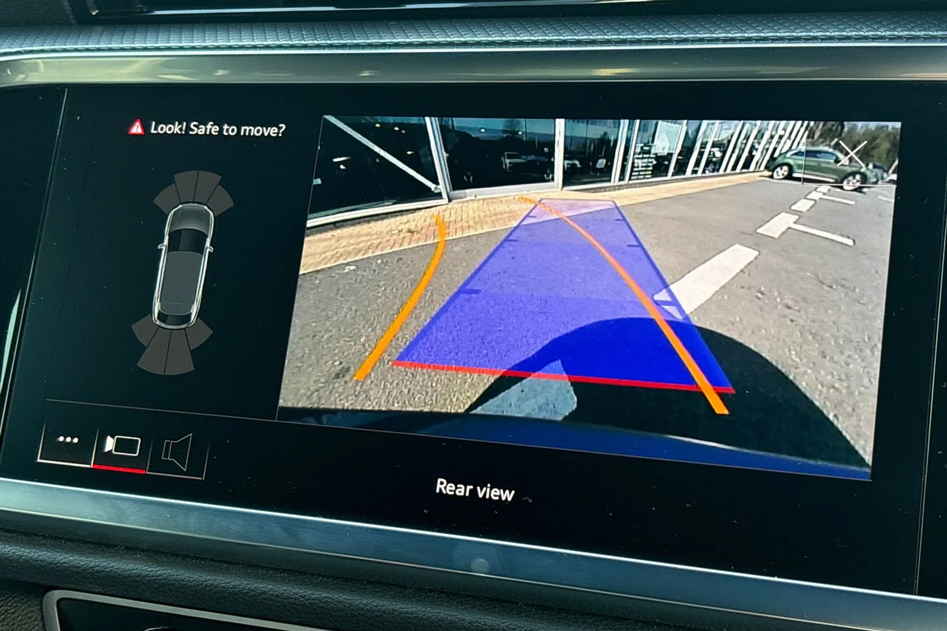 Audi Q3 thumbnail image number 3
