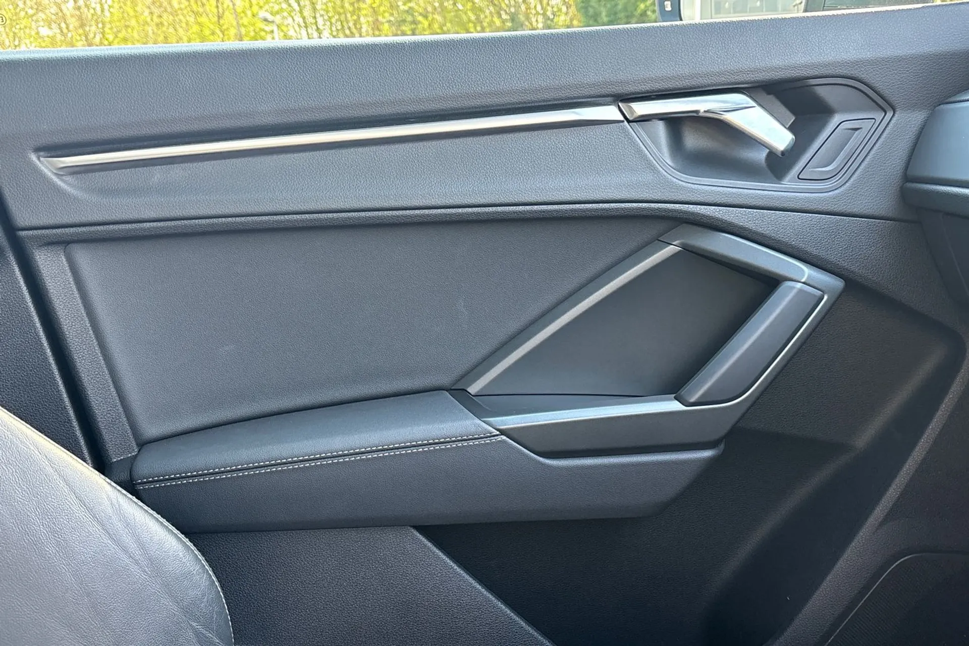 Audi Q3 thumbnail image number 39