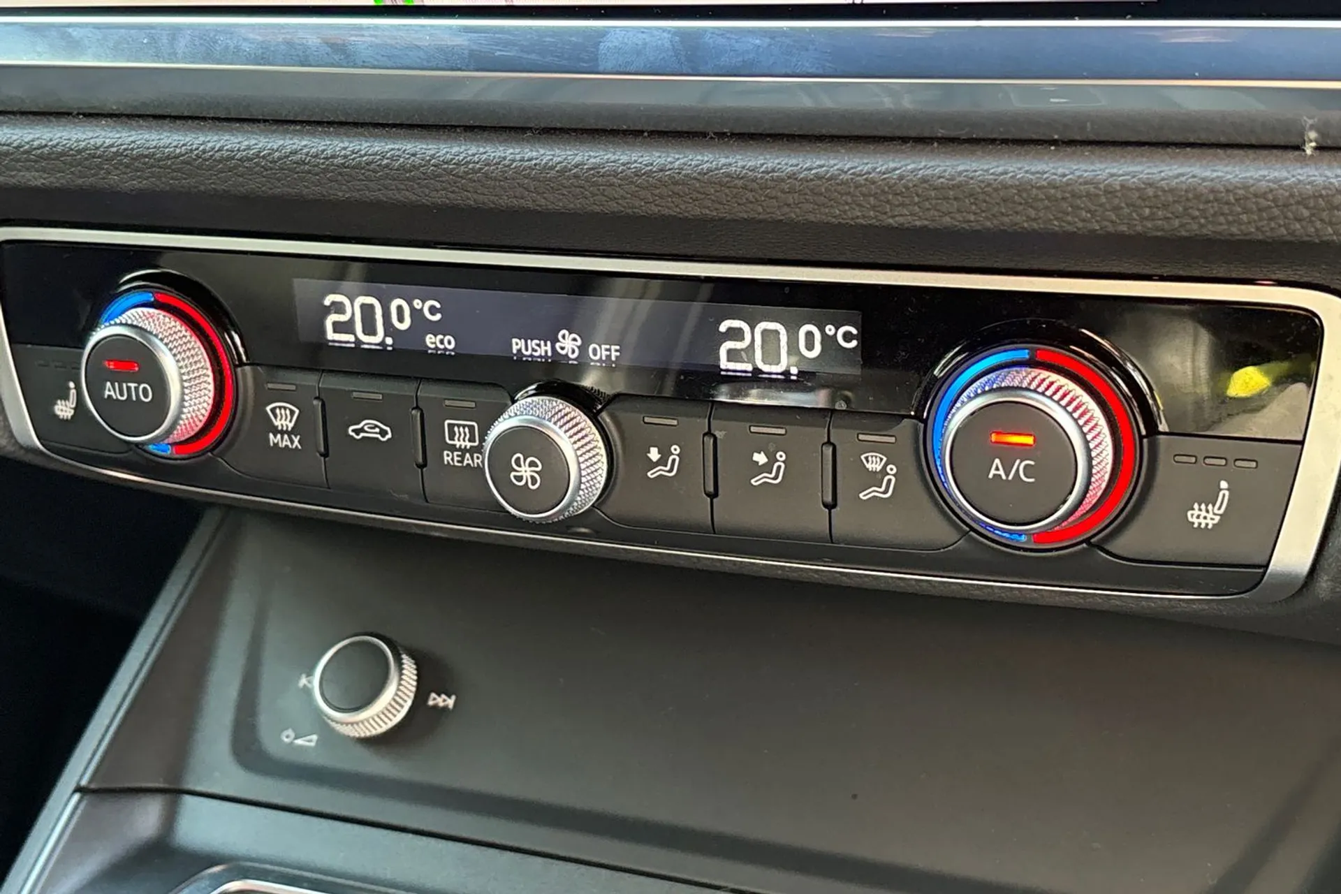 Audi Q3 thumbnail image number 38