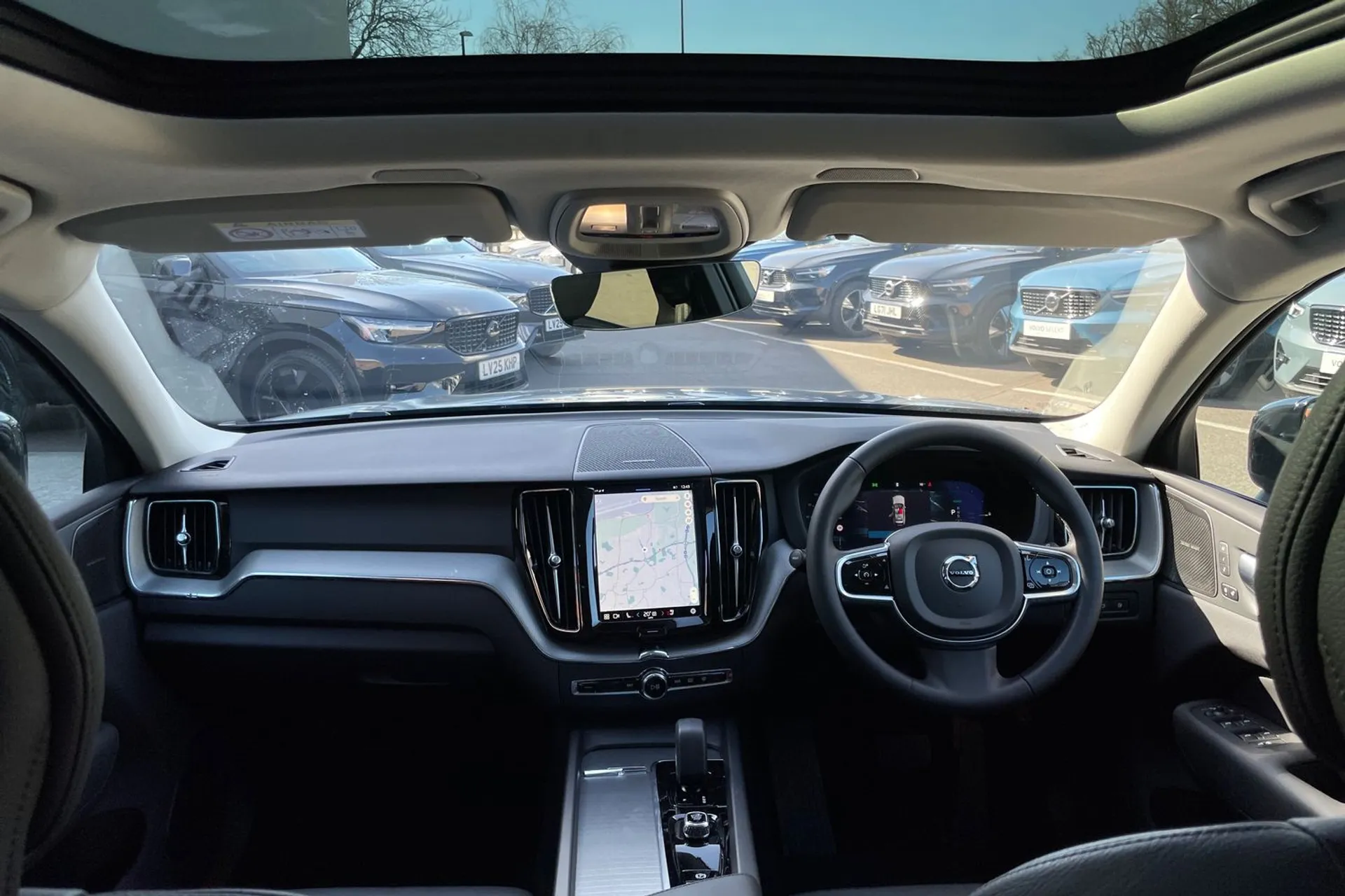 Volvo XC60 thumbnail image number 3