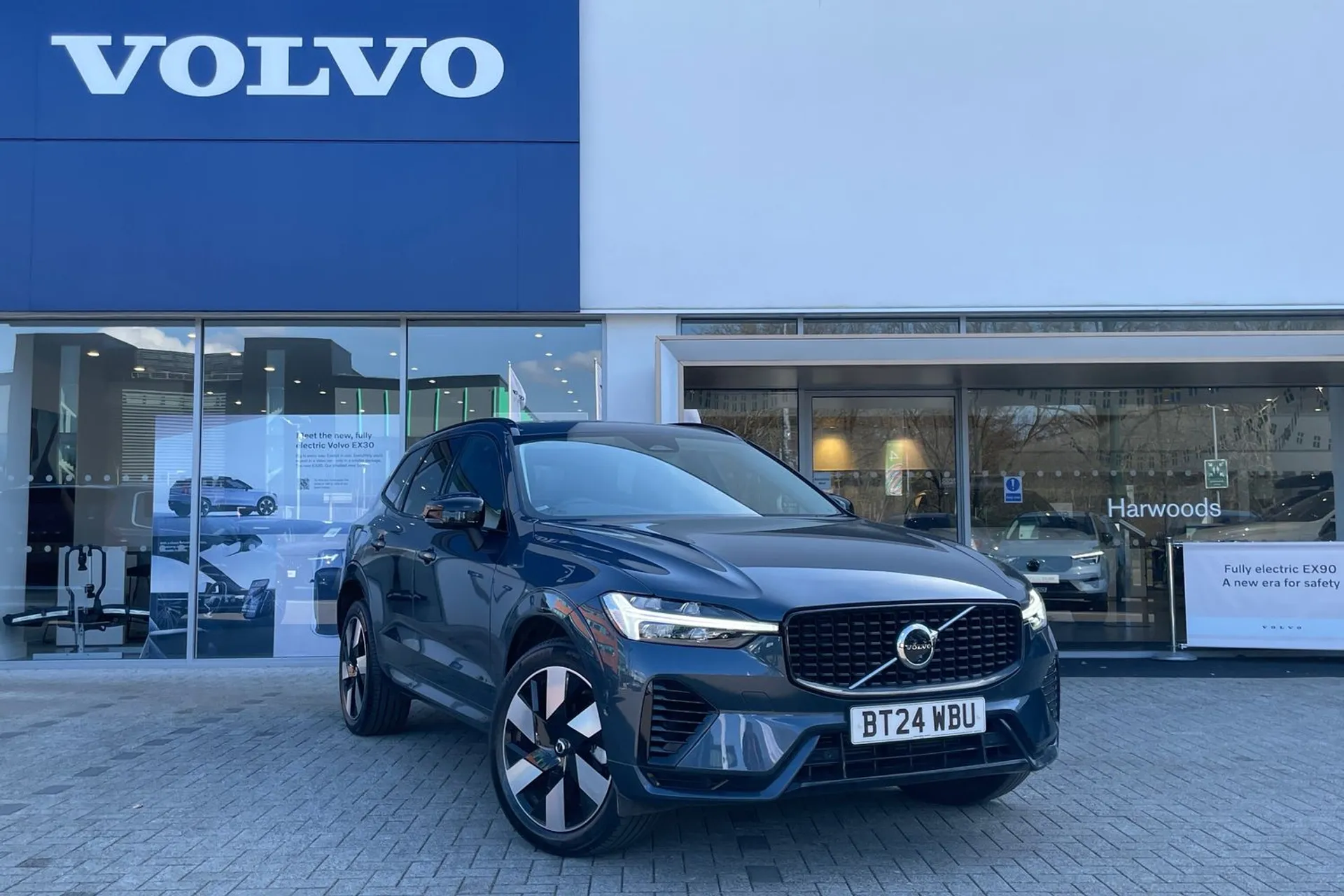 Volvo XC60 focused image