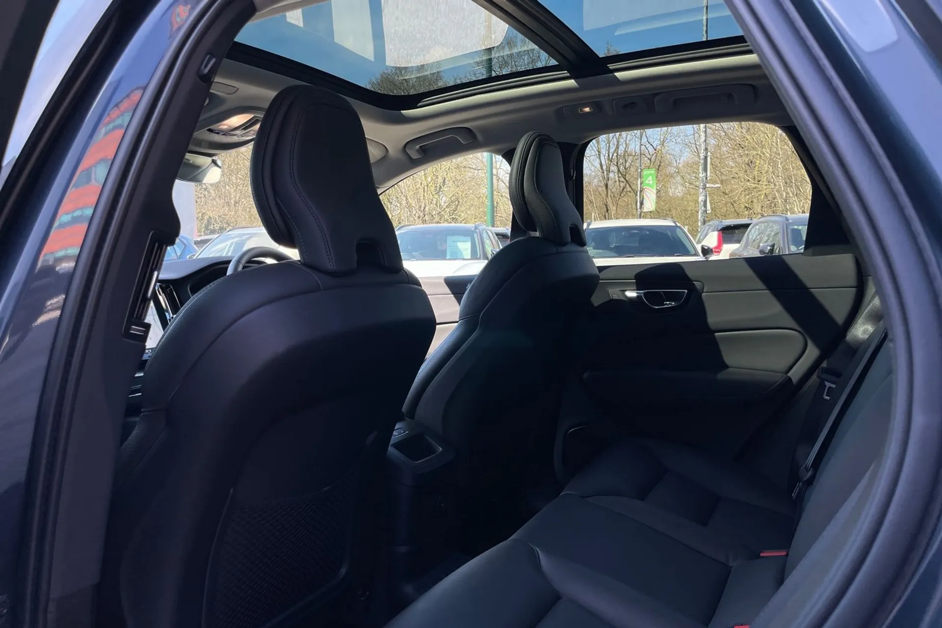 Volvo XC60 thumbnail image number 30