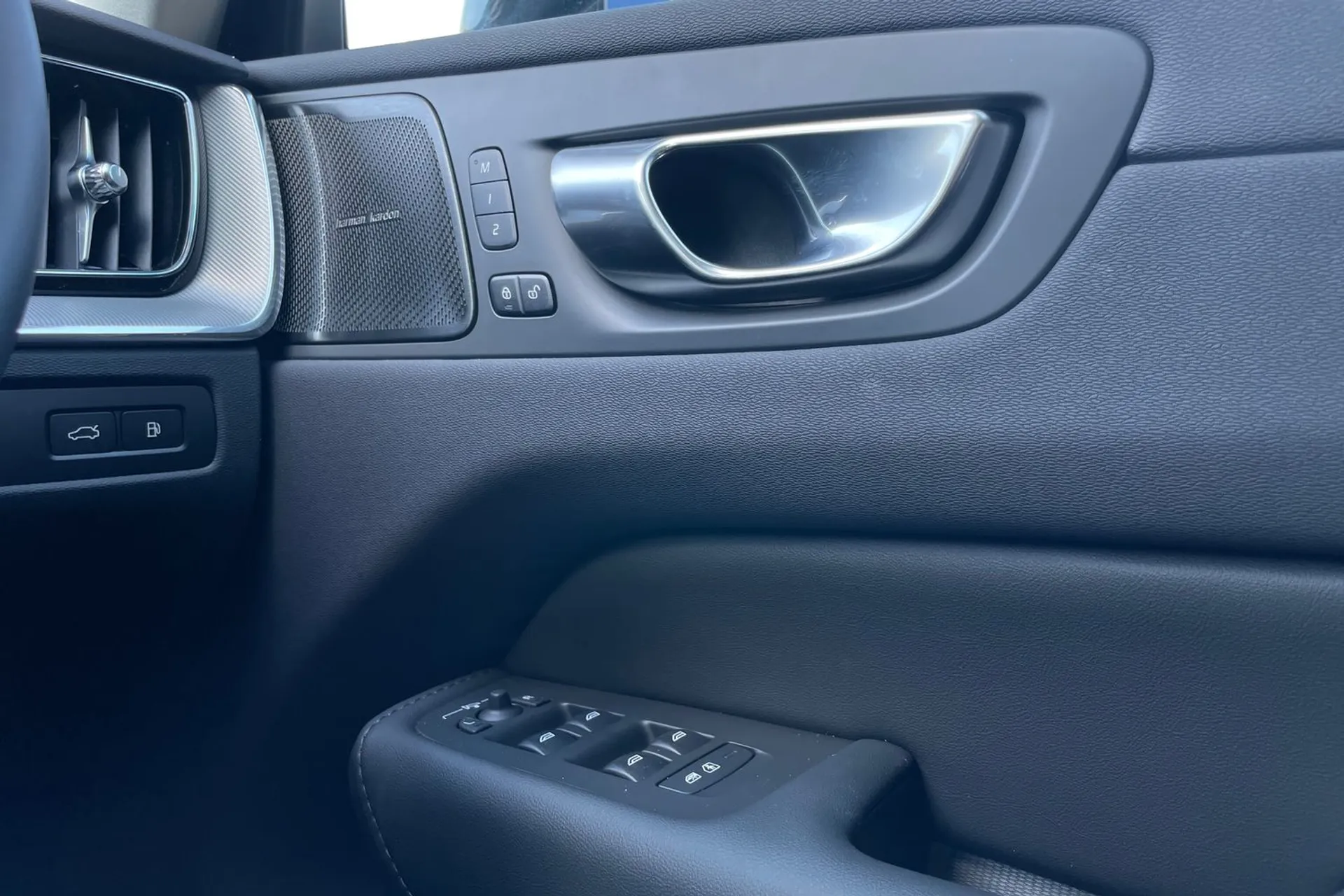 Volvo XC60 thumbnail image number 43