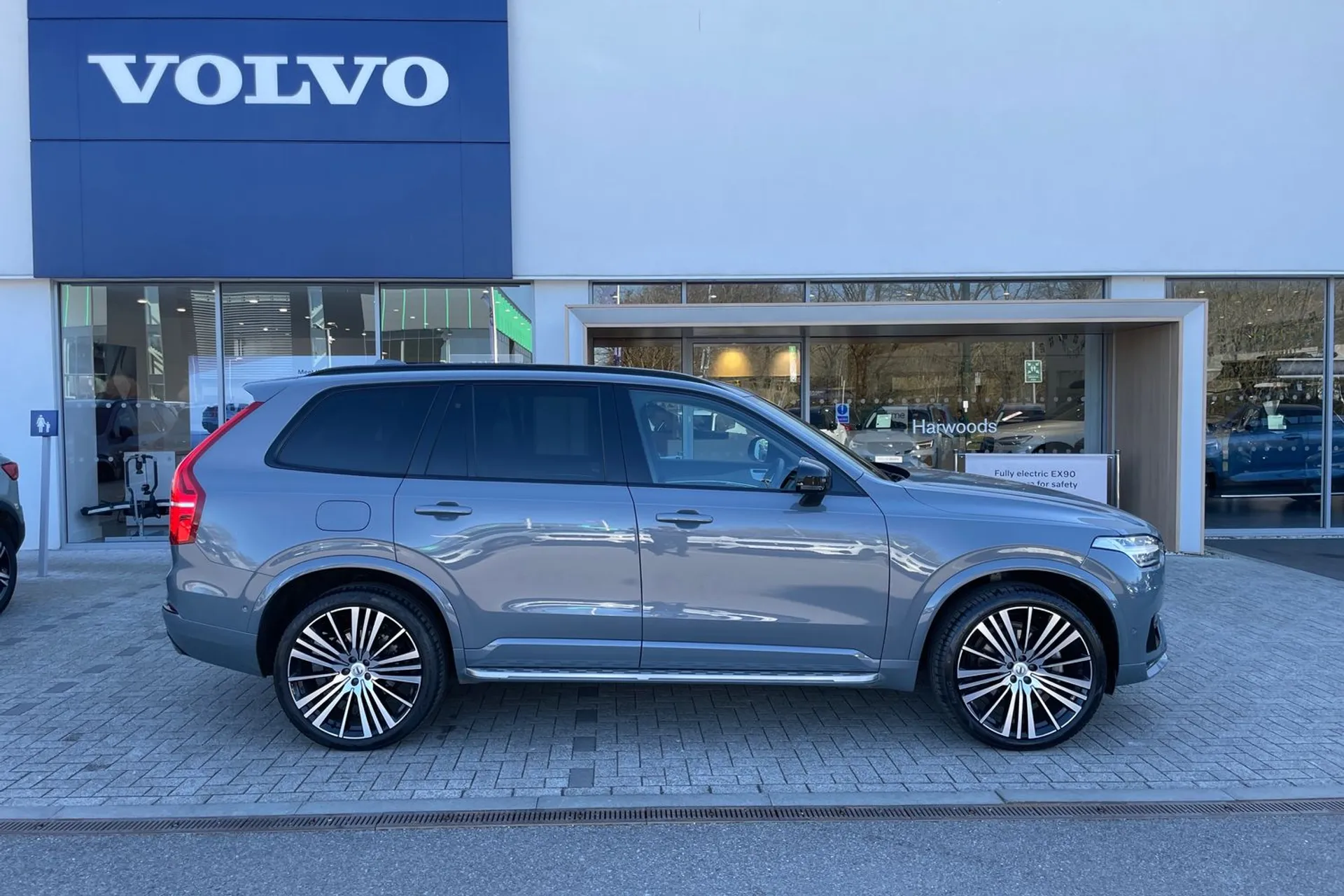 Volvo XC90 thumbnail image number 2