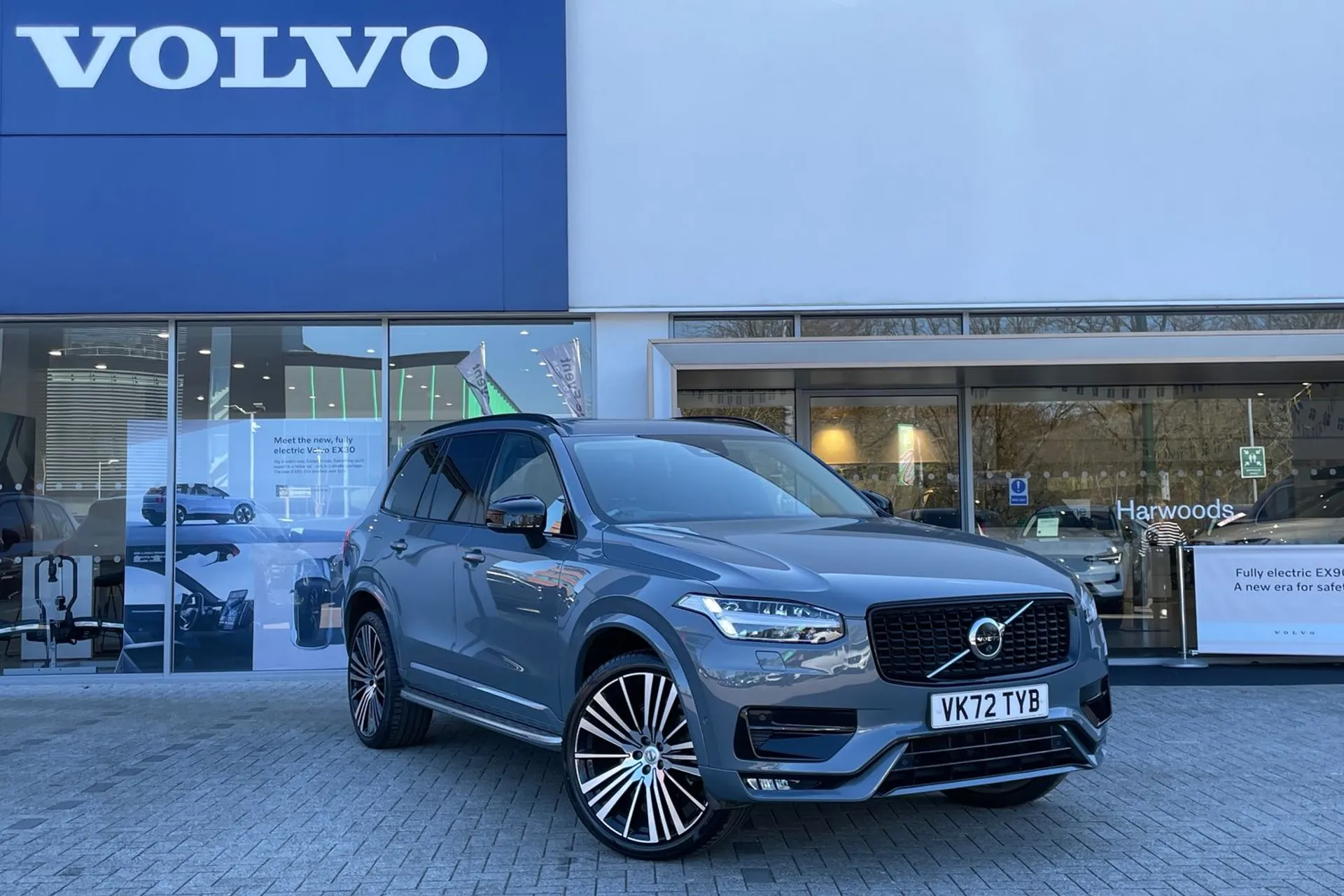 Volvo XC90 focused image