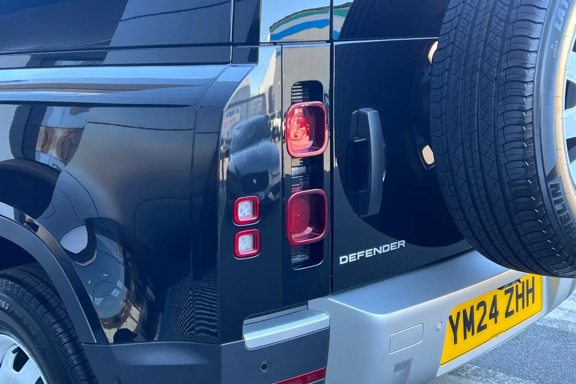 LAND ROVER DEFENDER thumbnail image number 21