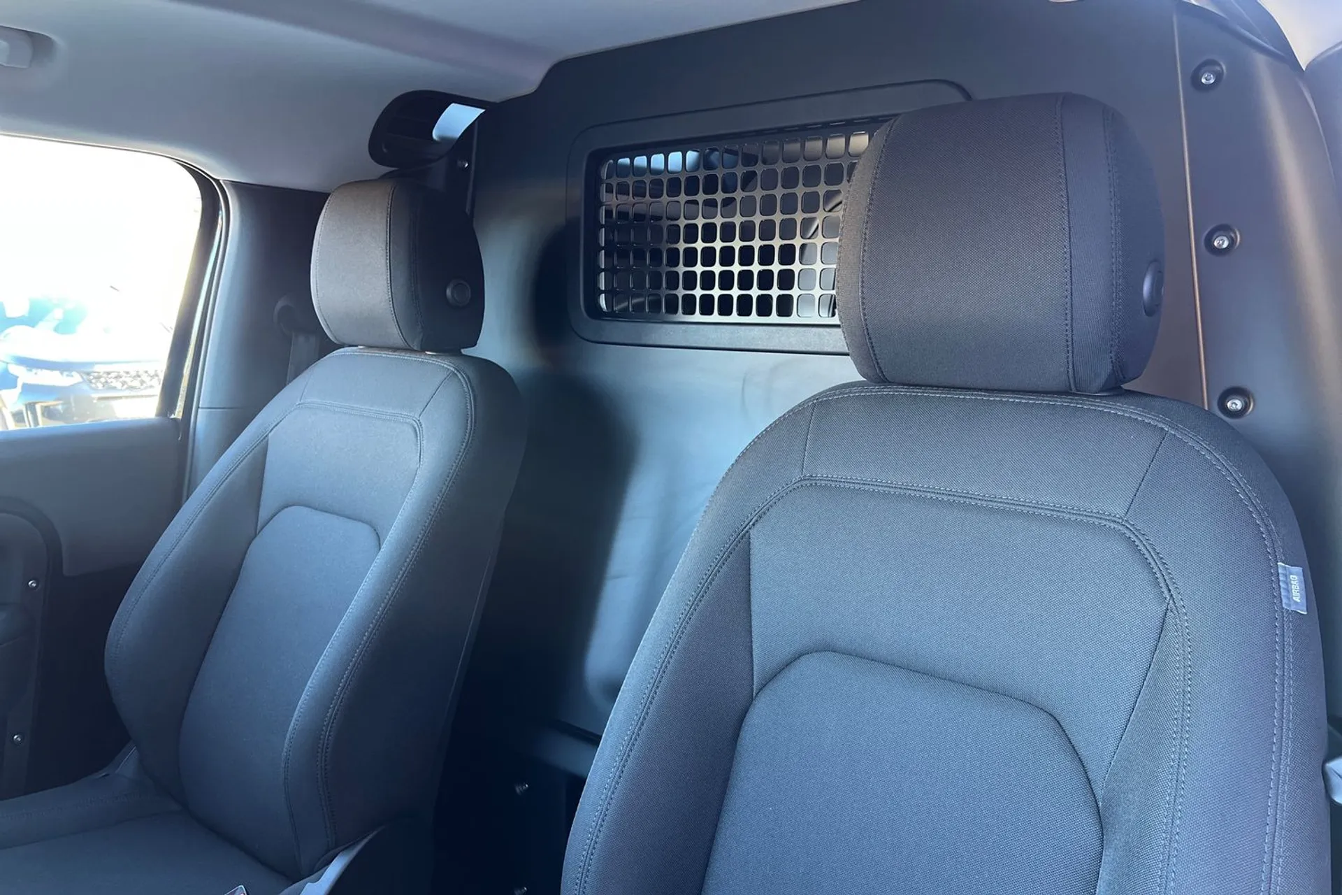LAND ROVER DEFENDER thumbnail image number 24