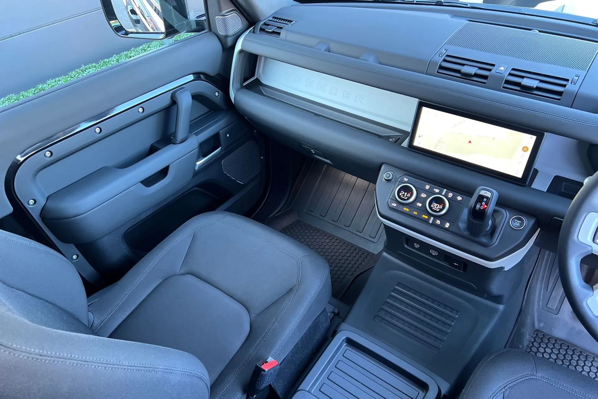 LAND ROVER DEFENDER thumbnail image number 37
