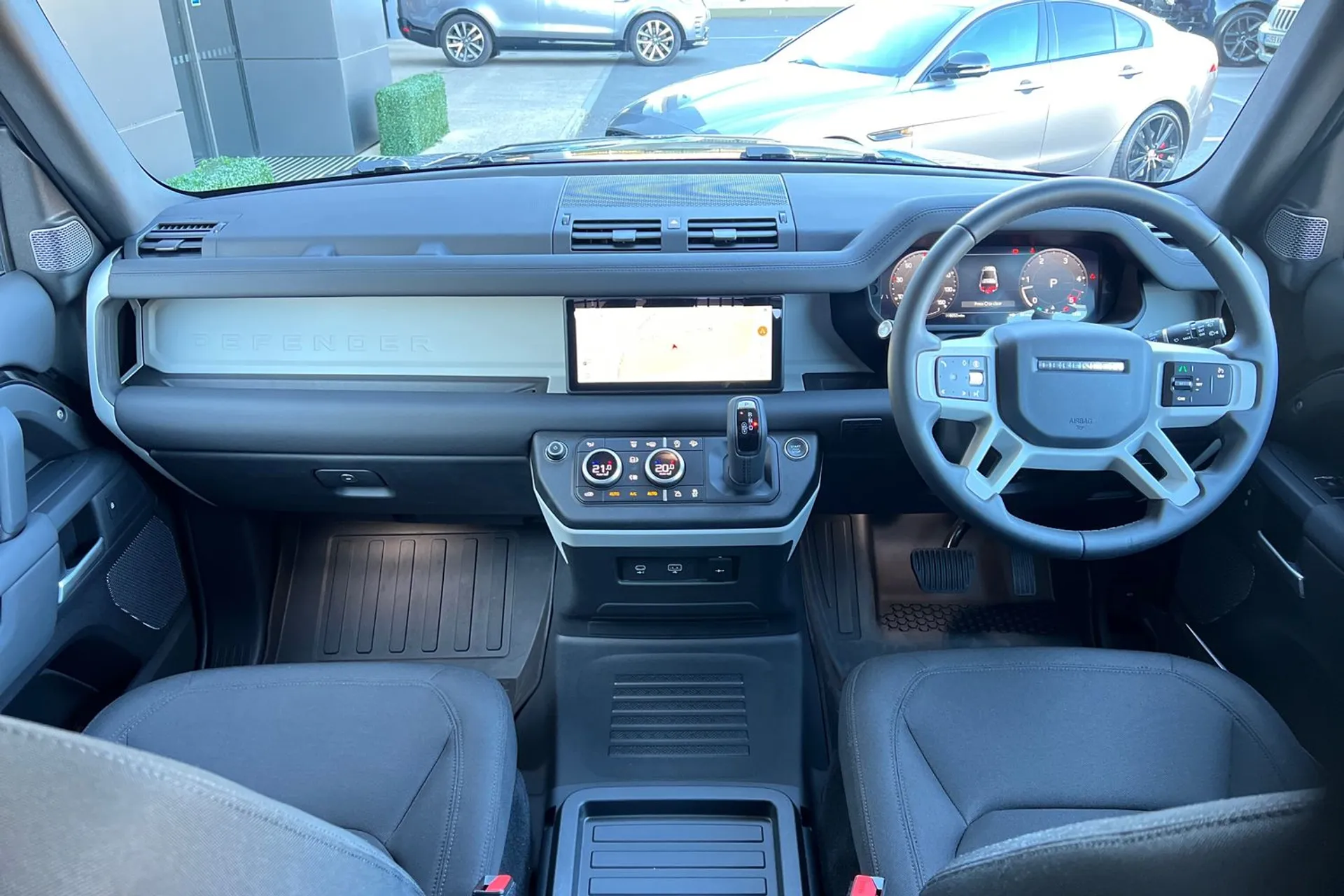 LAND ROVER DEFENDER thumbnail image number 3