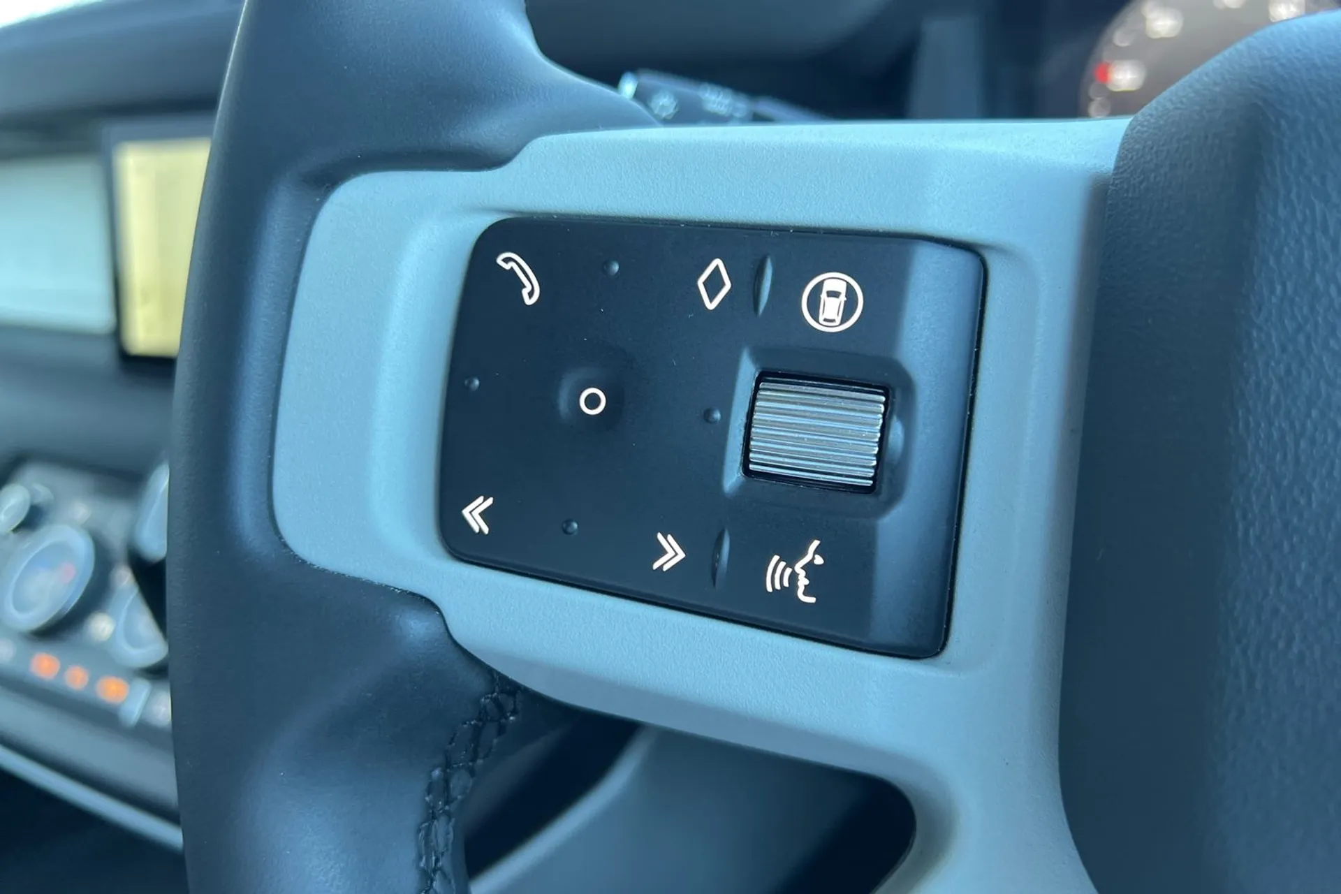 LAND ROVER DEFENDER thumbnail image number 42