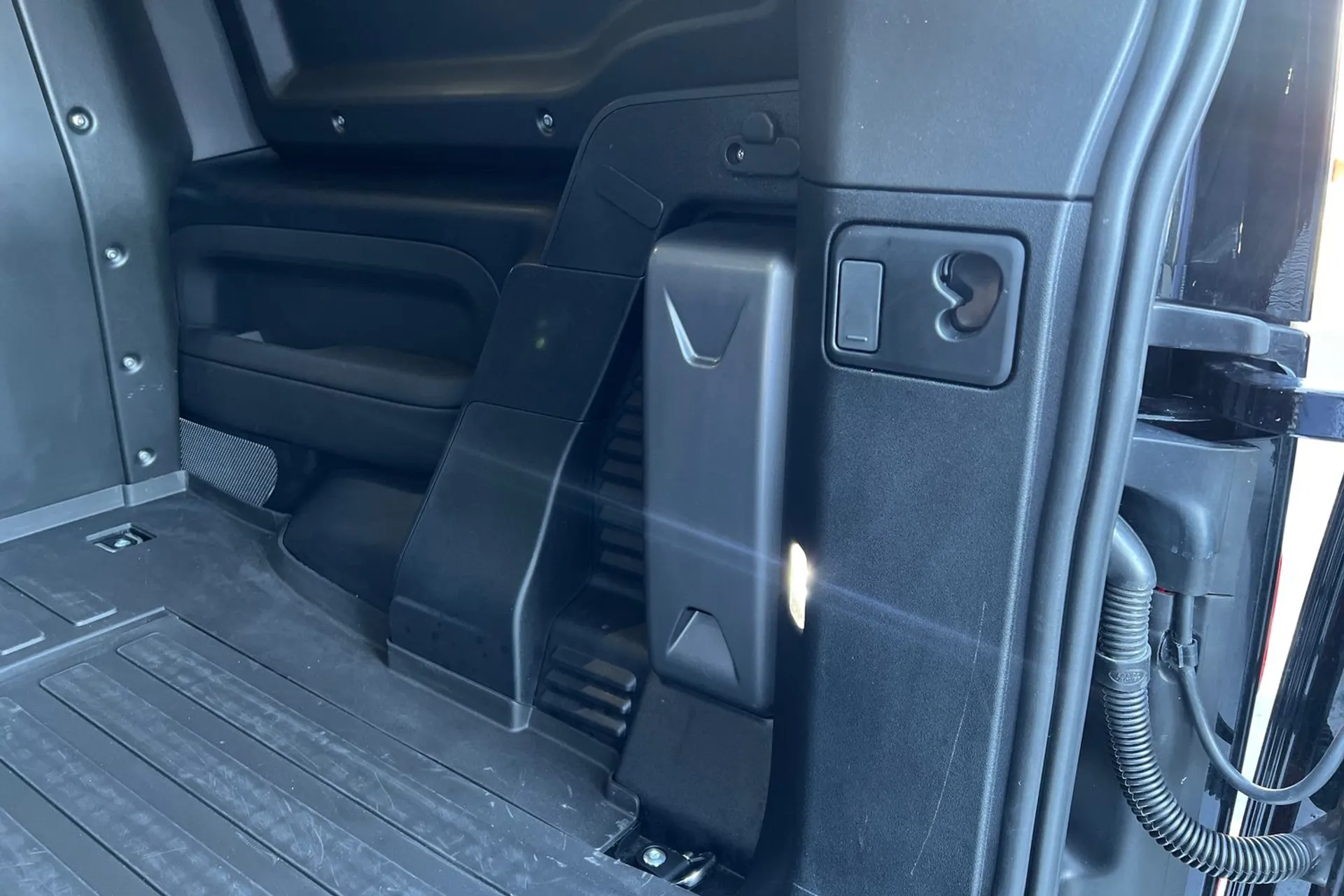 LAND ROVER DEFENDER thumbnail image number 22