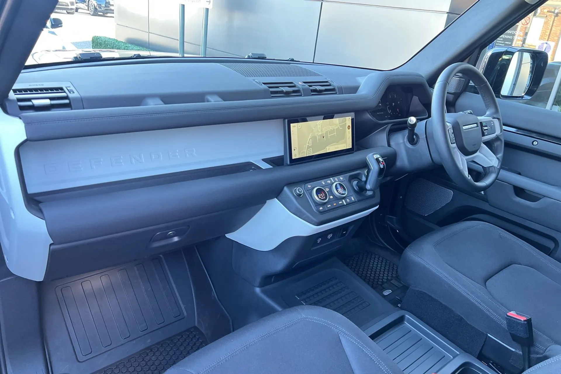 LAND ROVER DEFENDER thumbnail image number 28