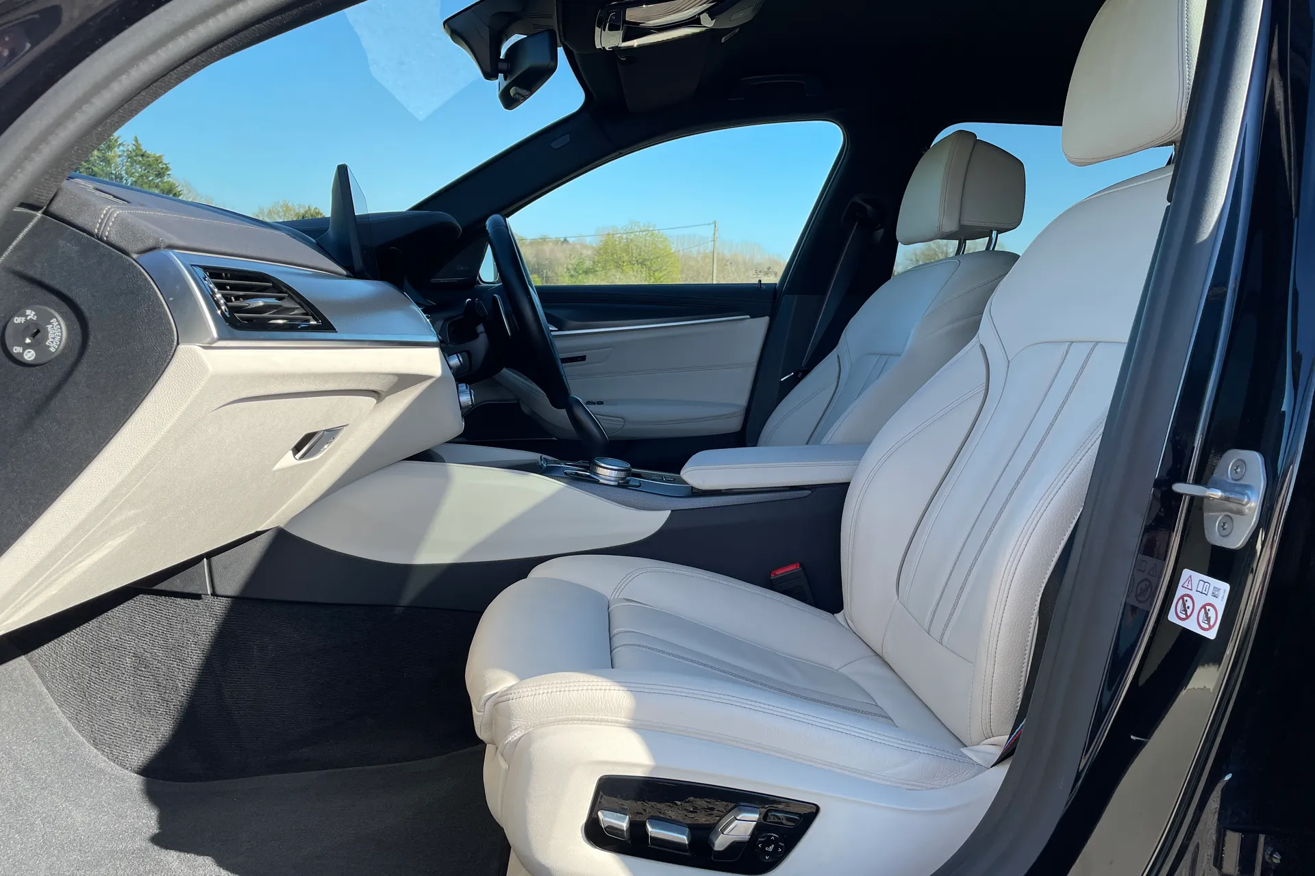 BMW 5 SERIES thumbnail image number 36