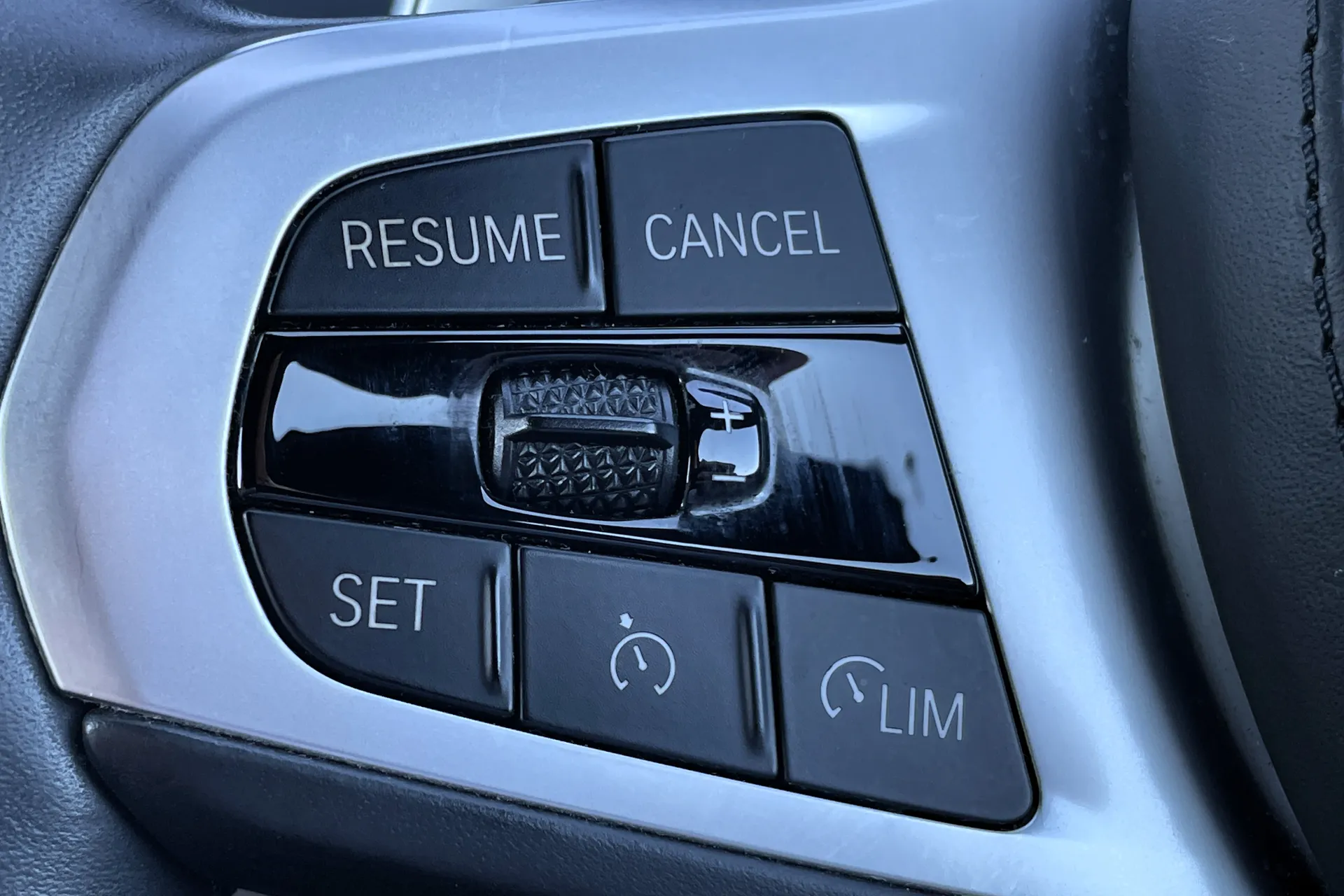 BMW 5 SERIES thumbnail image number 51