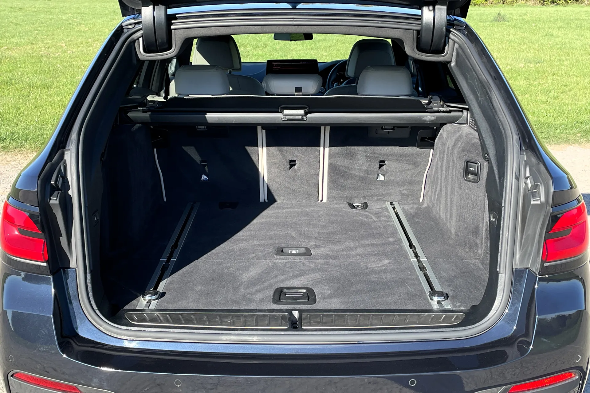 BMW 5 SERIES thumbnail image number 26