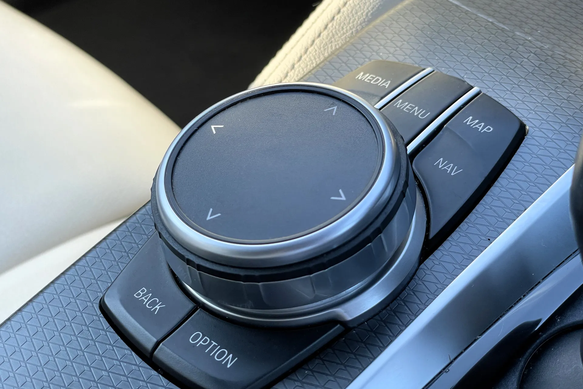 BMW 5 SERIES thumbnail image number 50