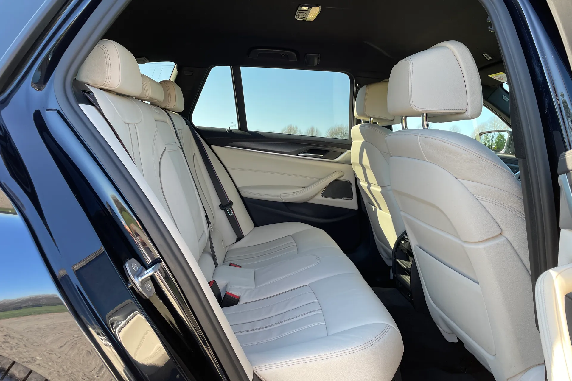 BMW 5 SERIES thumbnail image number 29