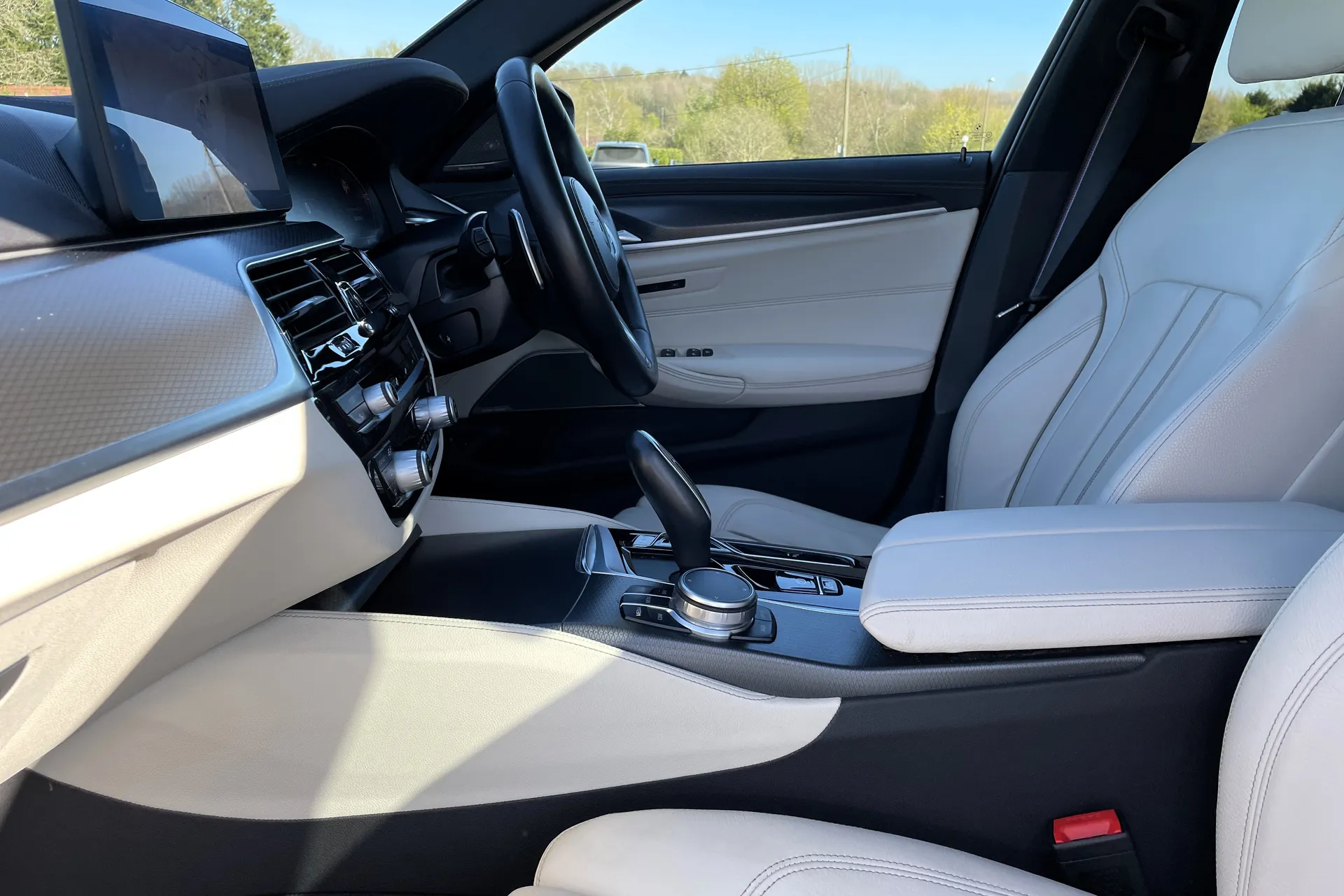 BMW 5 SERIES thumbnail image number 37
