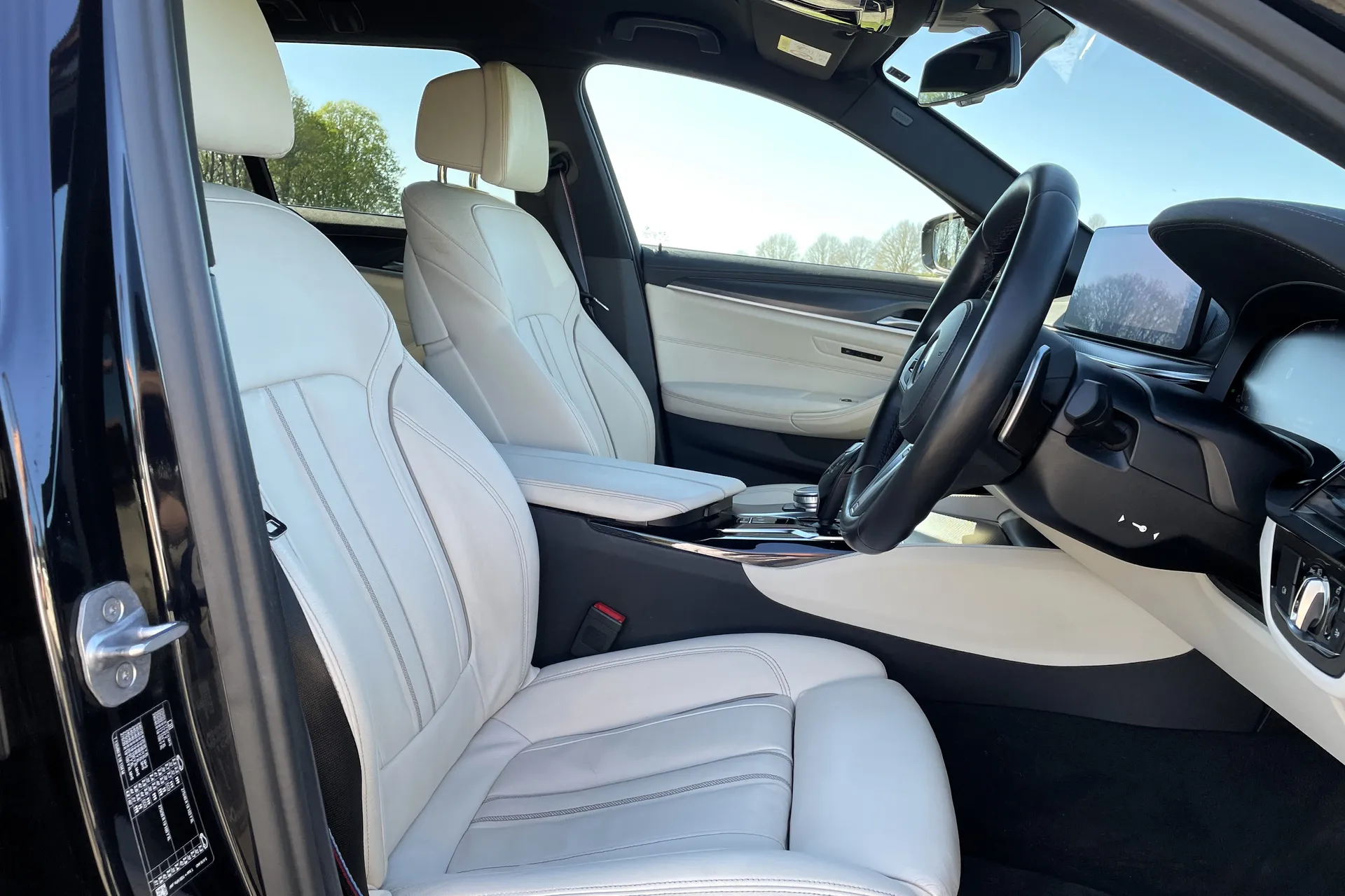 BMW 5 SERIES thumbnail image number 33