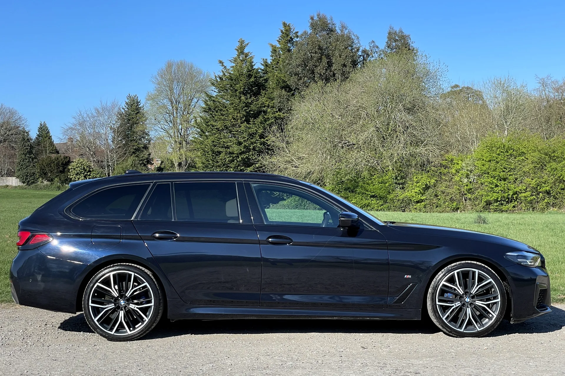 BMW 5 SERIES thumbnail image number 2