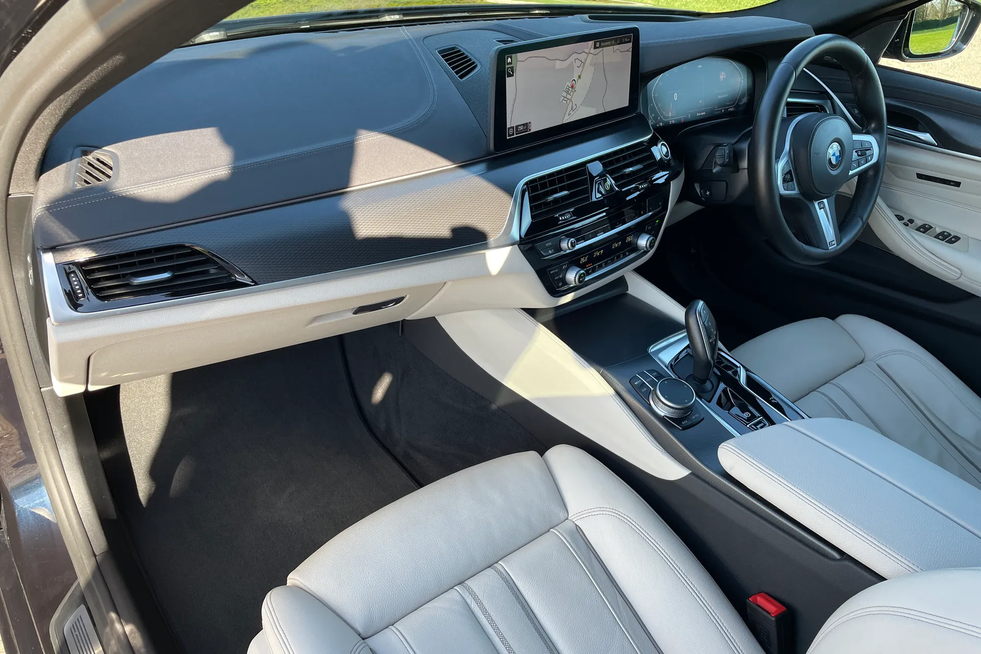 BMW 5 SERIES thumbnail image number 35