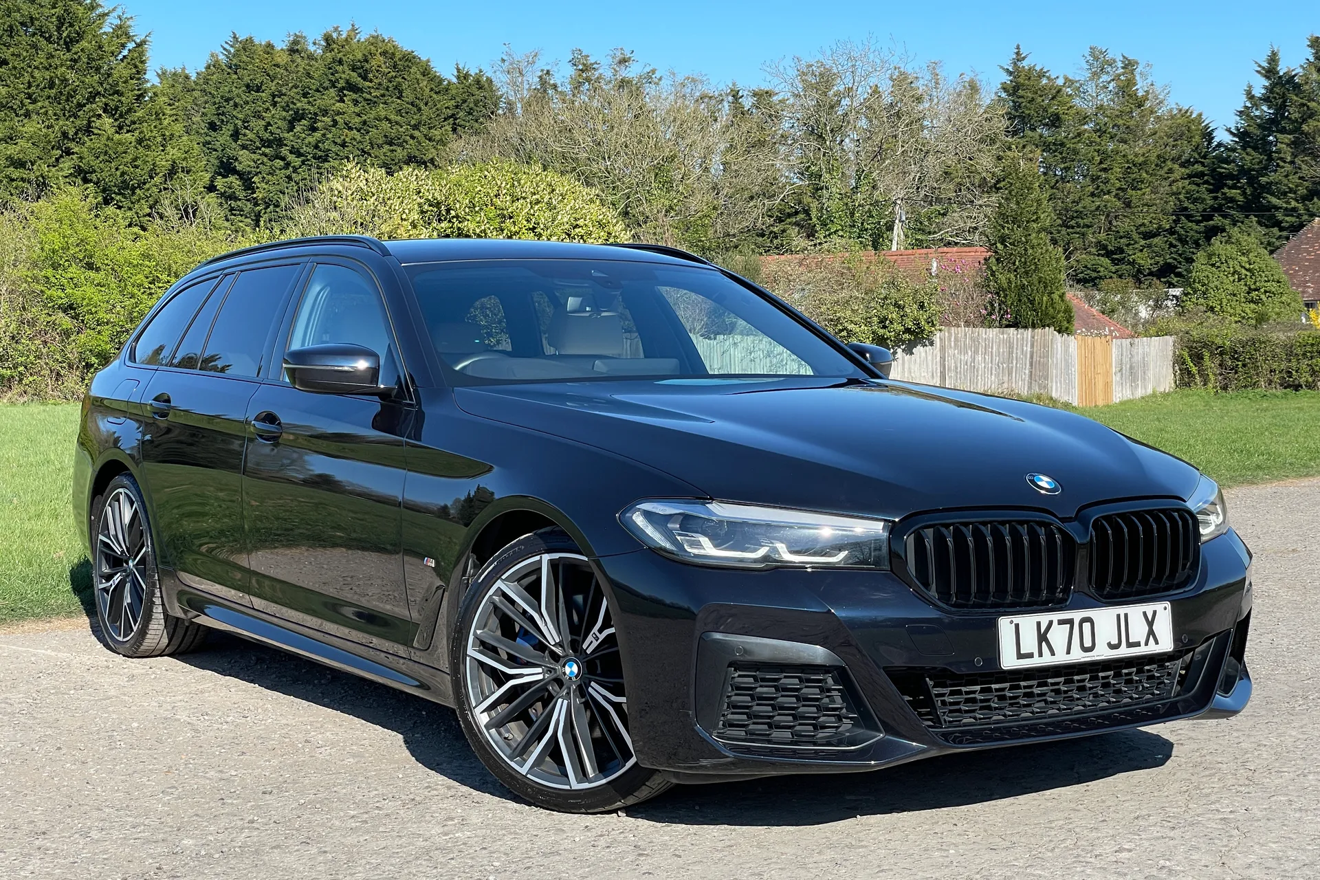 BMW 5 SERIES focused image