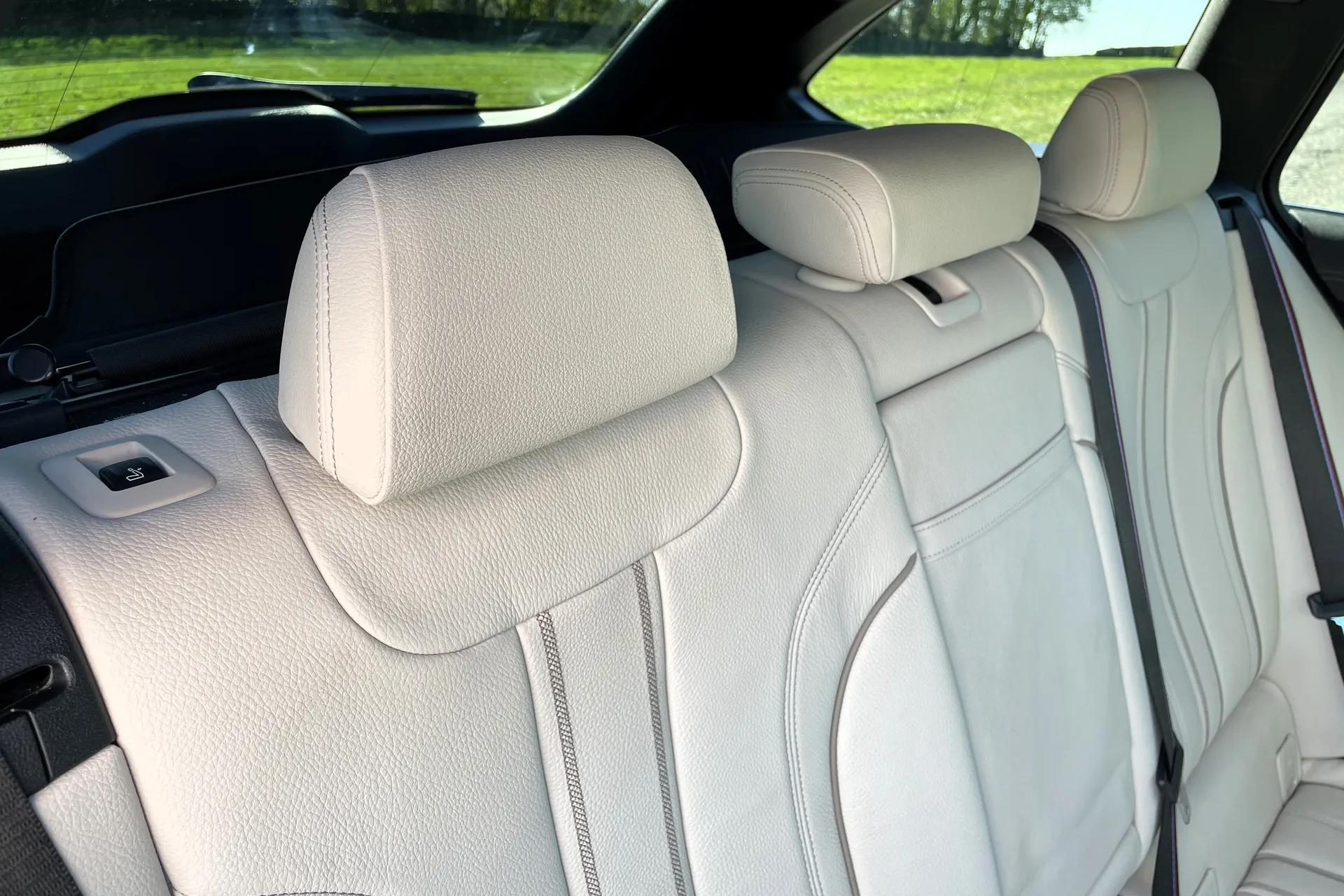 BMW 5 SERIES thumbnail image number 32