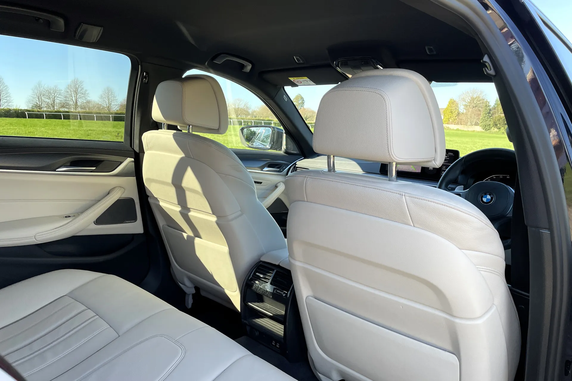 BMW 5 SERIES thumbnail image number 30