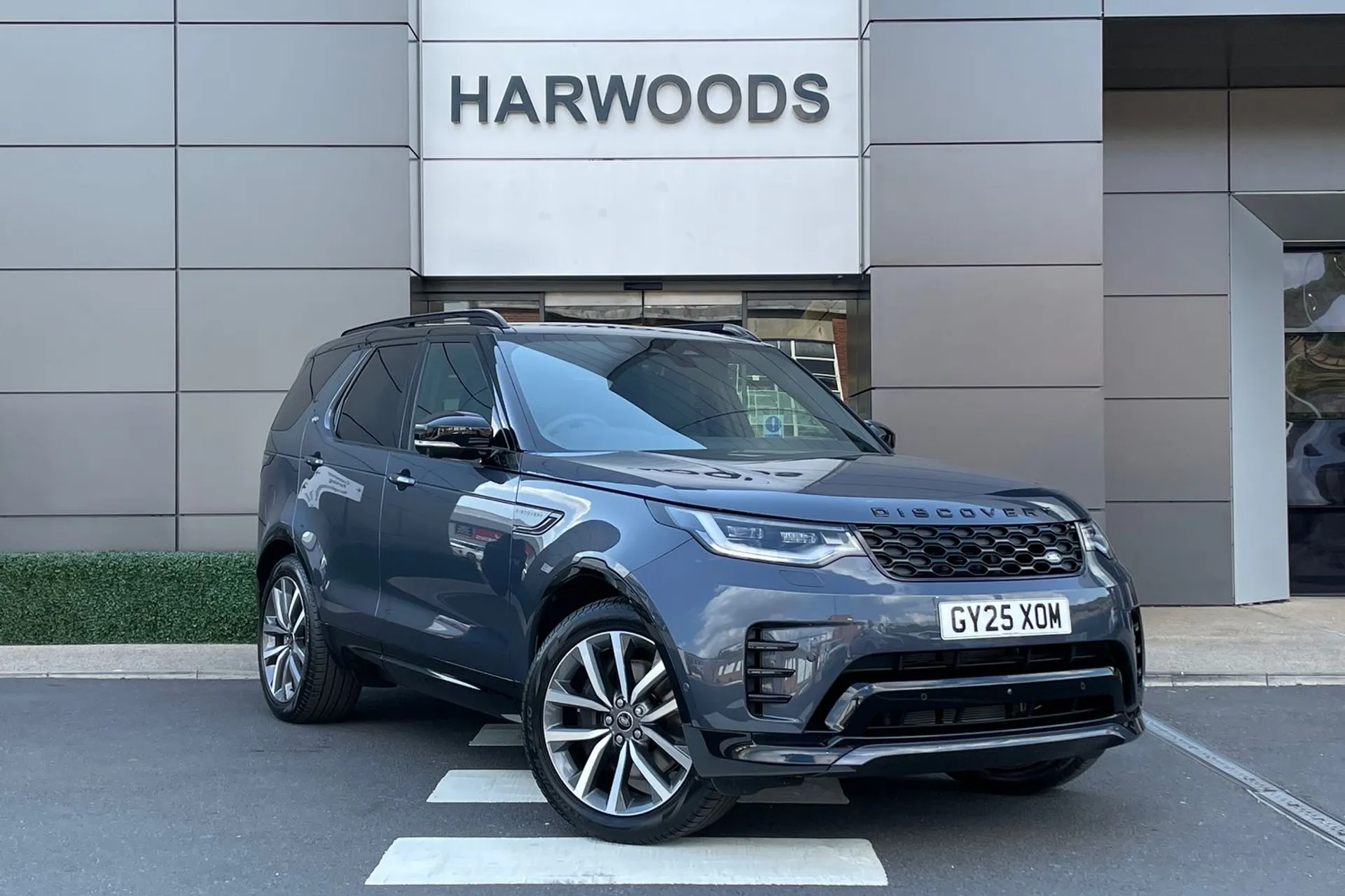 LAND ROVER DISCOVERY focused image