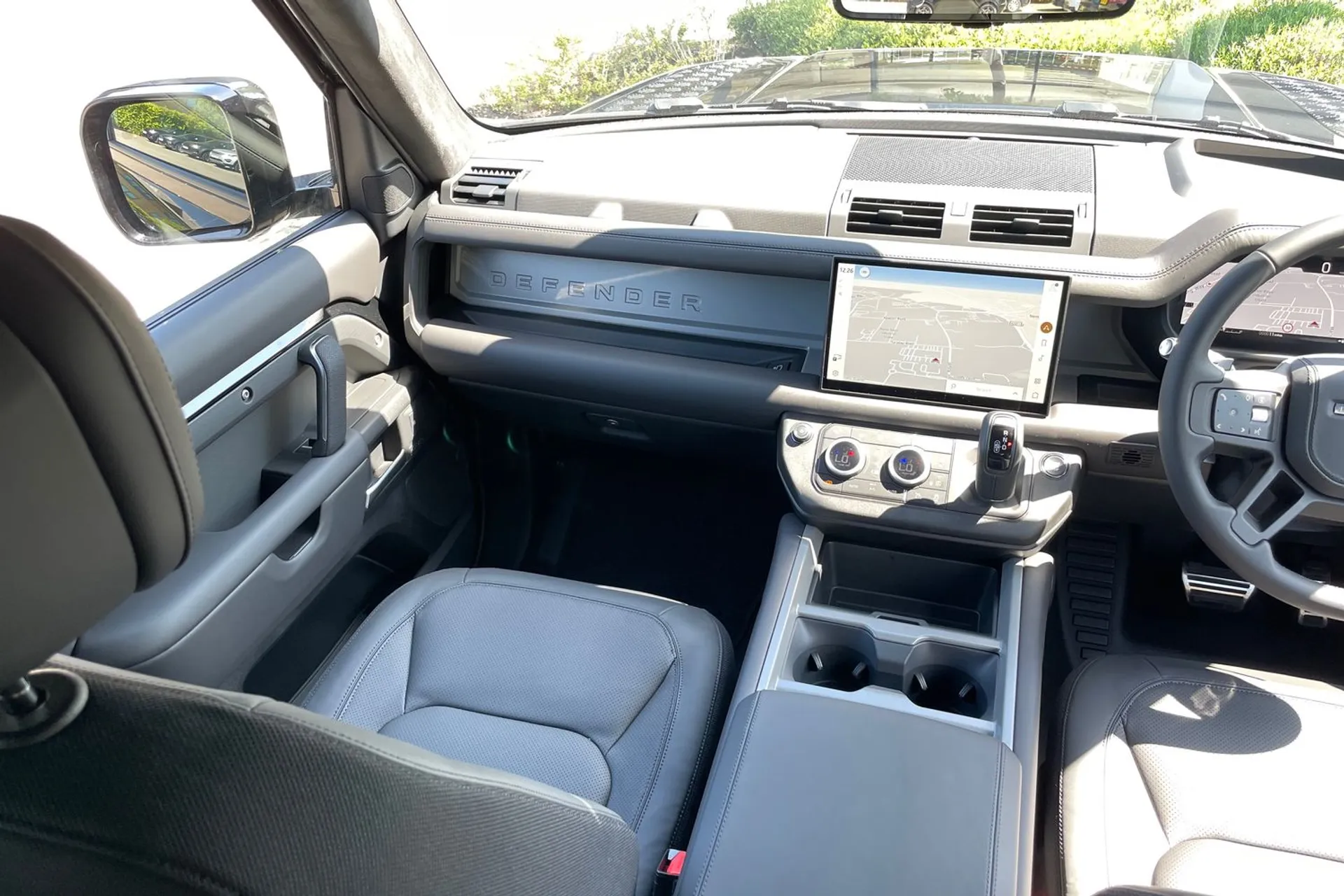 LAND ROVER Defender 90 thumbnail image number 18