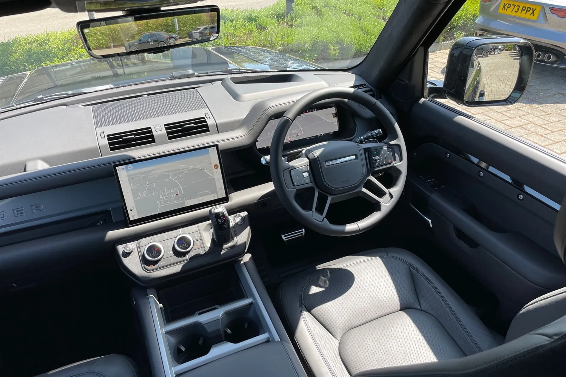 LAND ROVER Defender 90 thumbnail image number 22