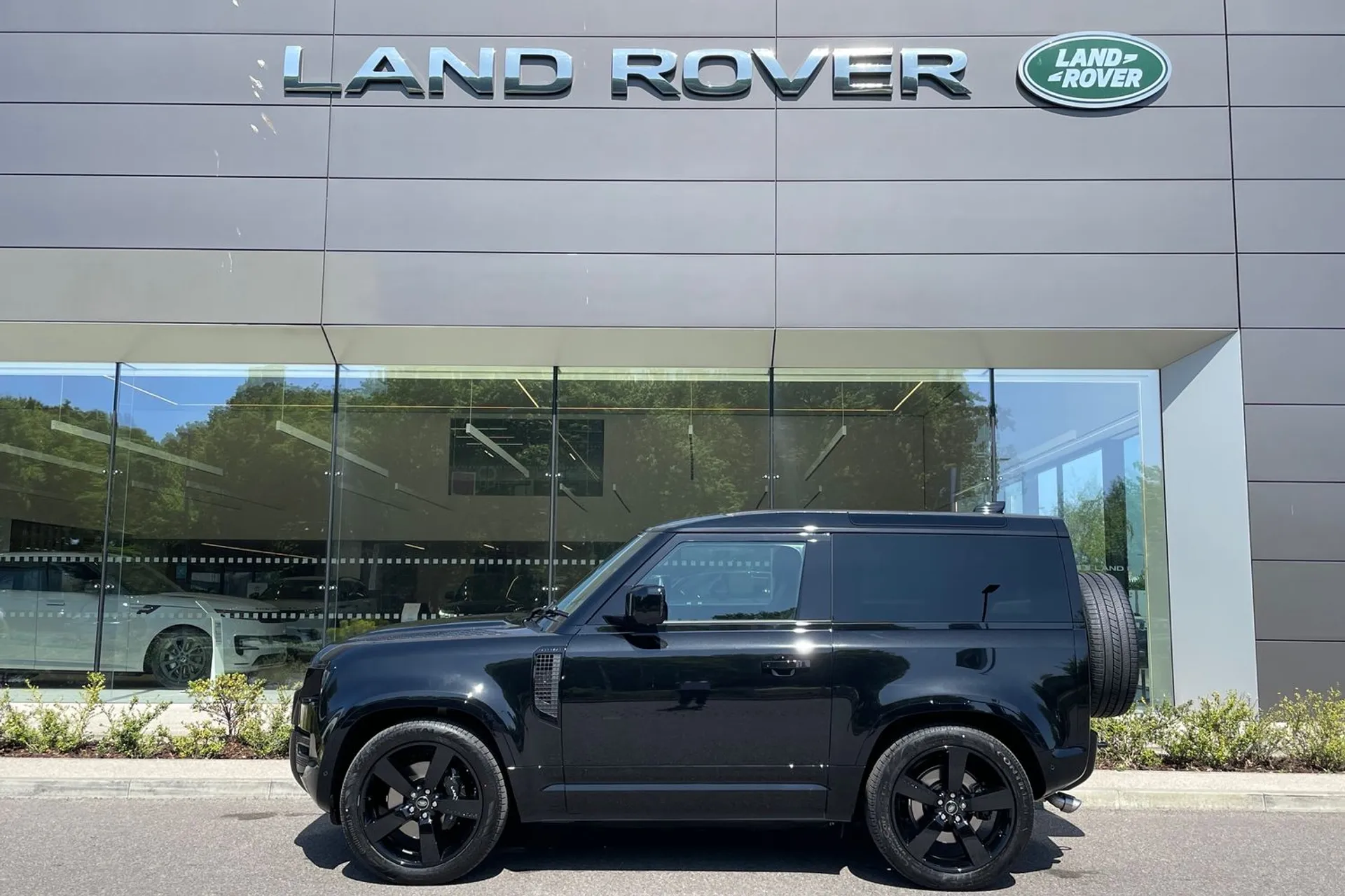 LAND ROVER Defender 90 thumbnail image number 14