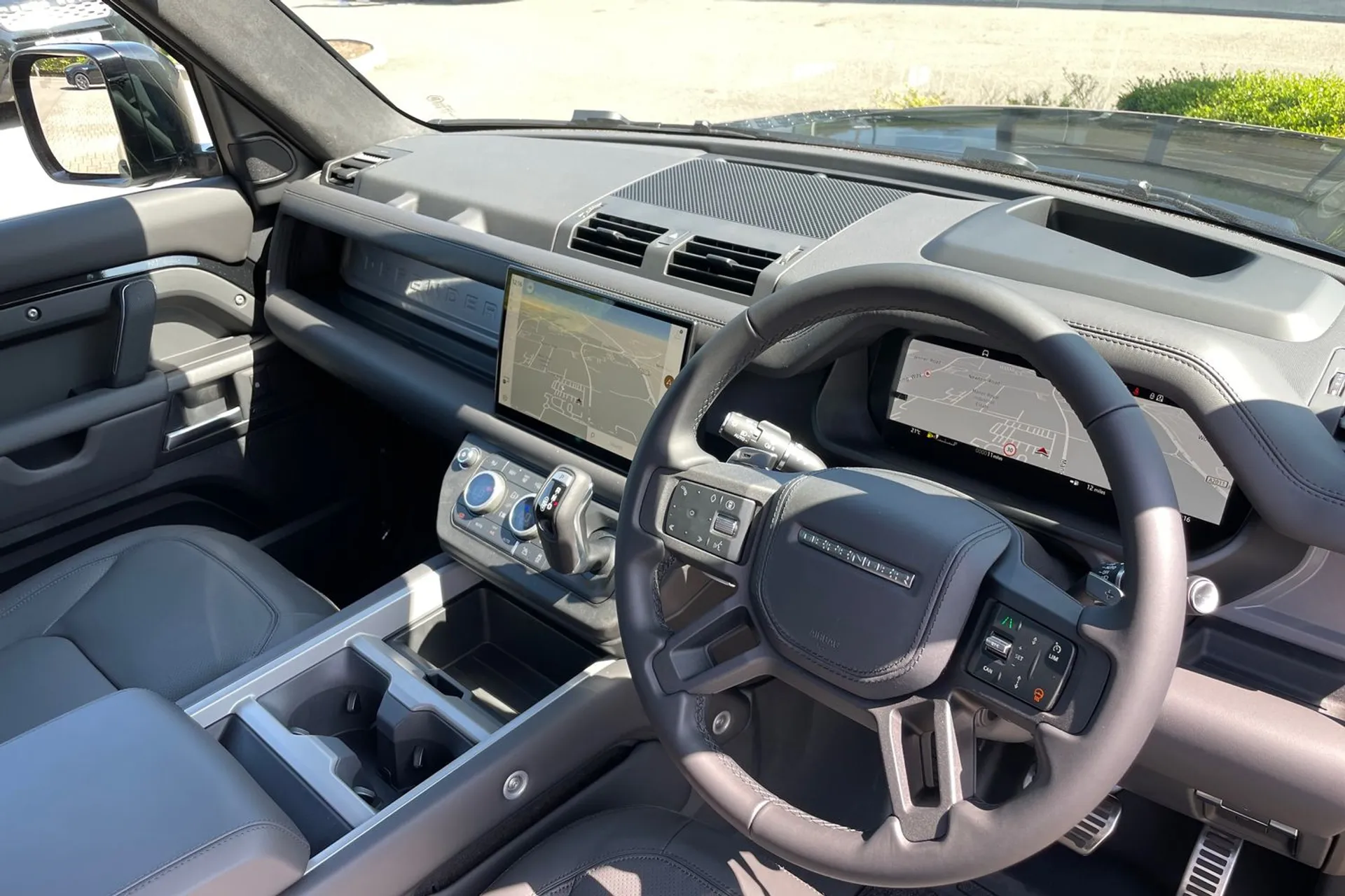 LAND ROVER Defender 90 thumbnail image number 39