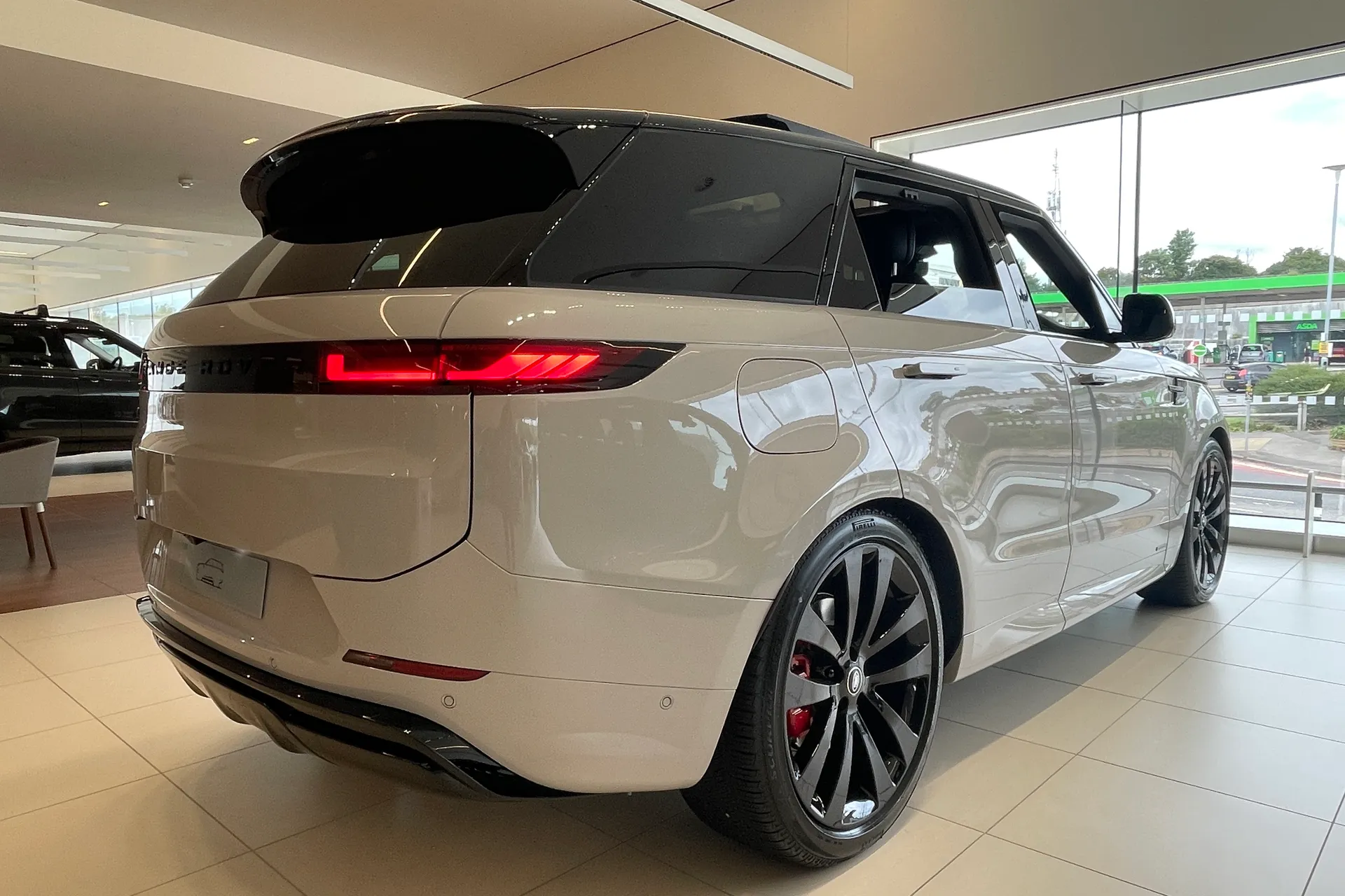 LAND ROVER RANGE ROVER SPORT thumbnail image number 2