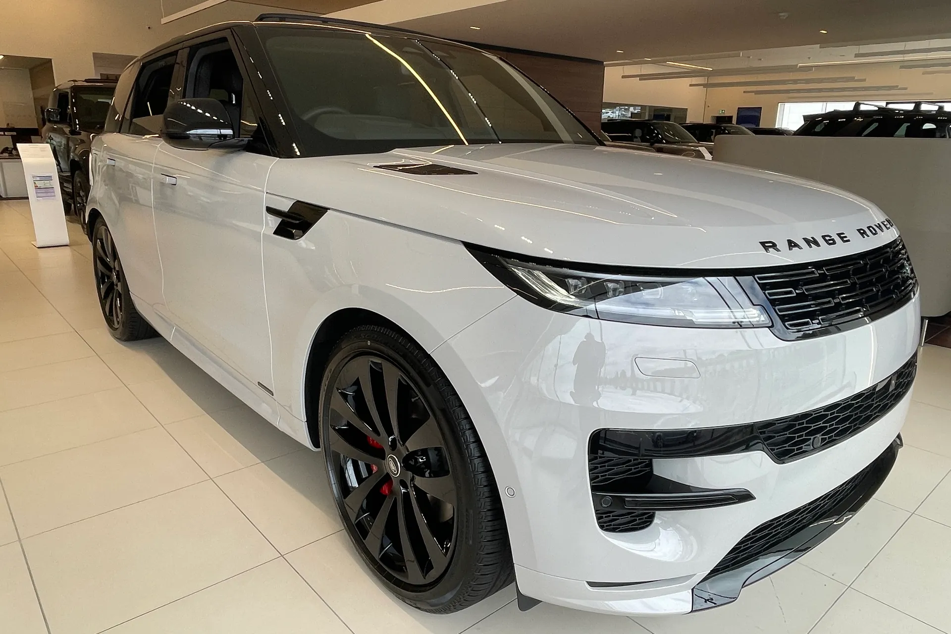 LAND ROVER RANGE ROVER SPORT focused image