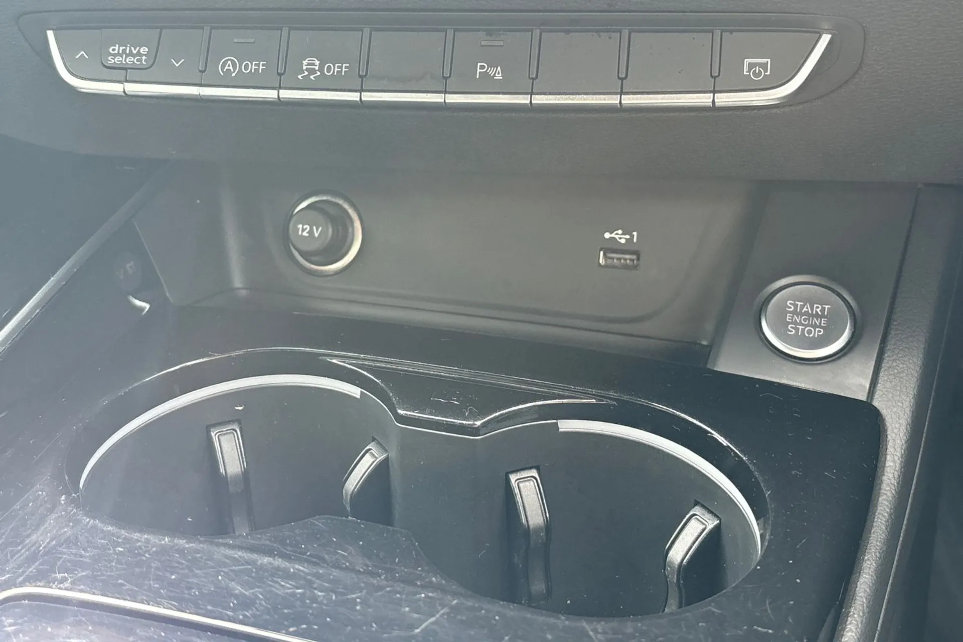 Audi A4 thumbnail image number 43