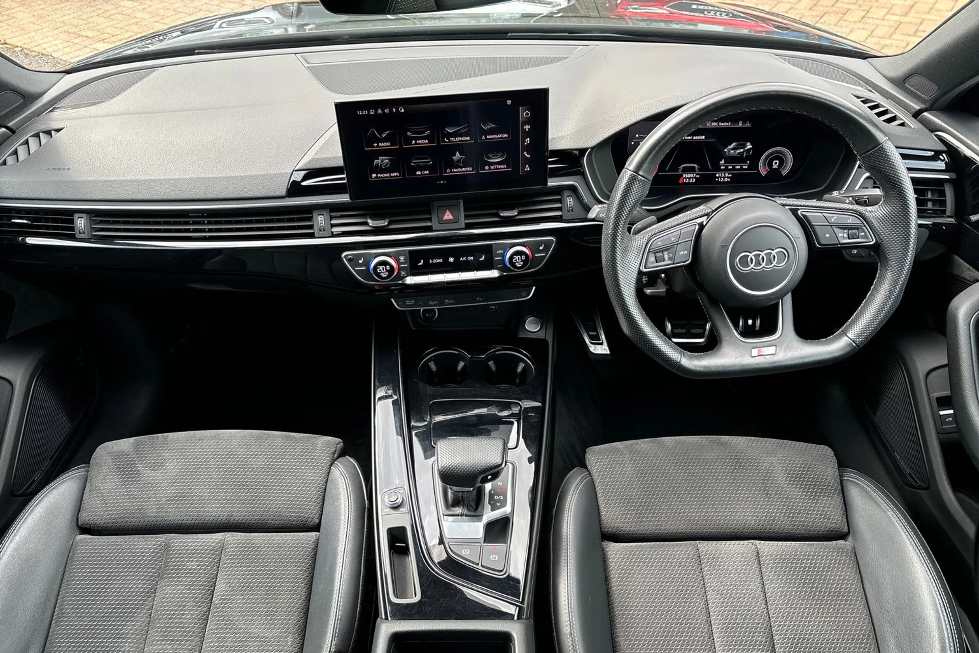 Audi A4 thumbnail image number 31
