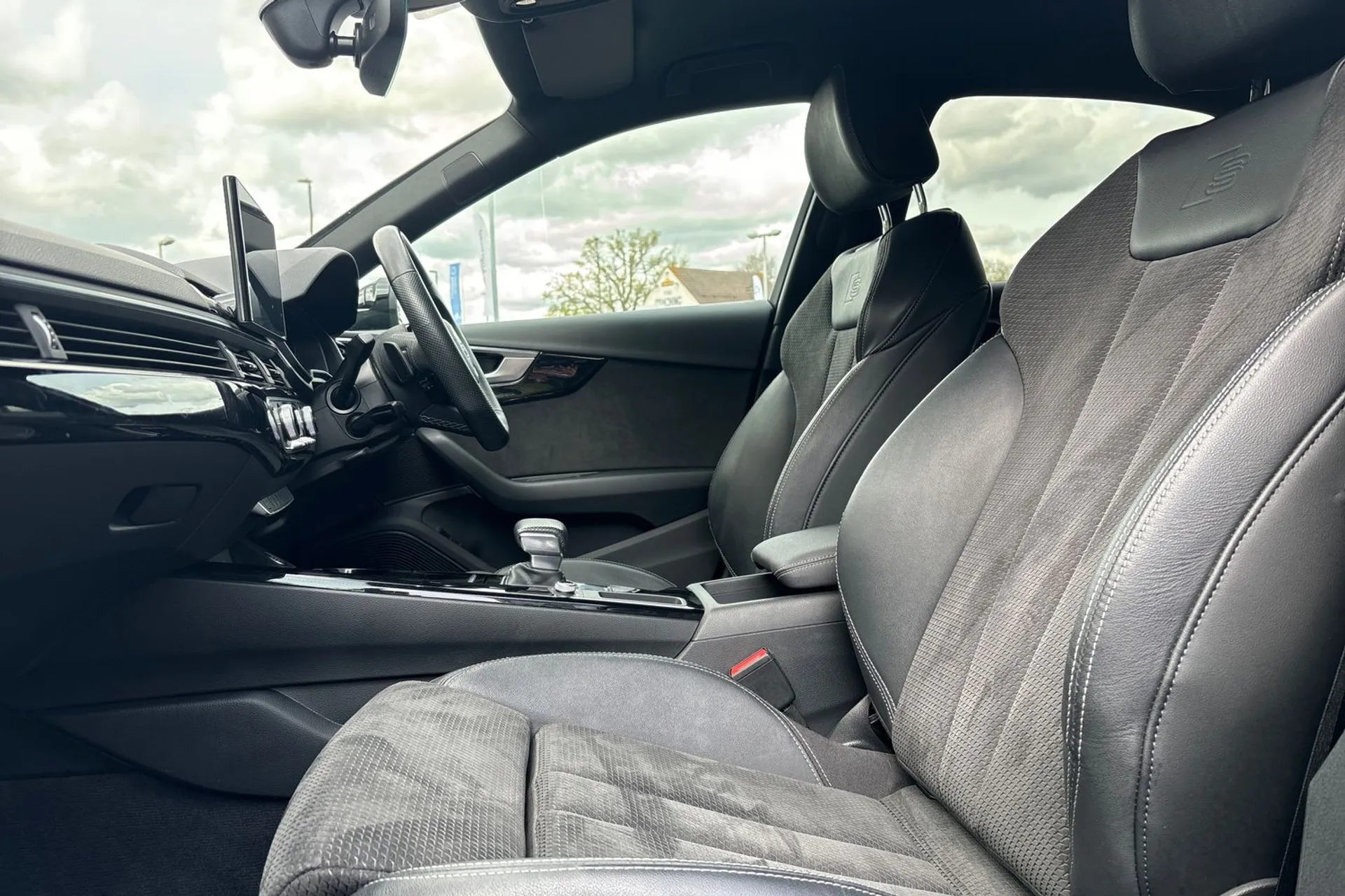Audi A4 thumbnail image number 27