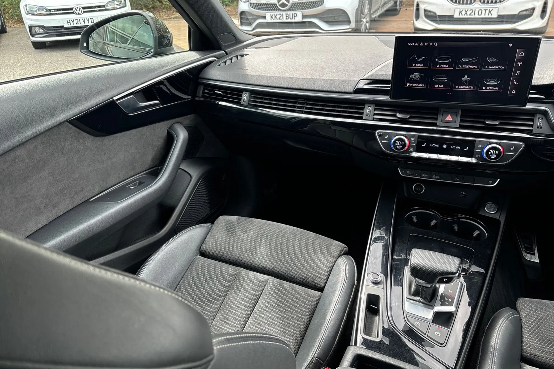 Audi A4 thumbnail image number 32