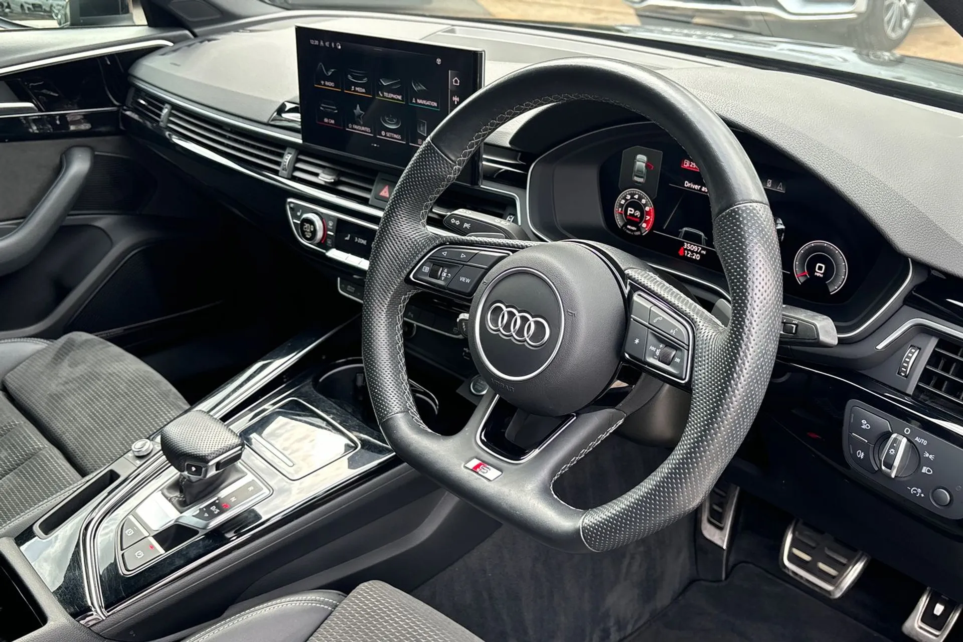 Audi A4 thumbnail image number 25