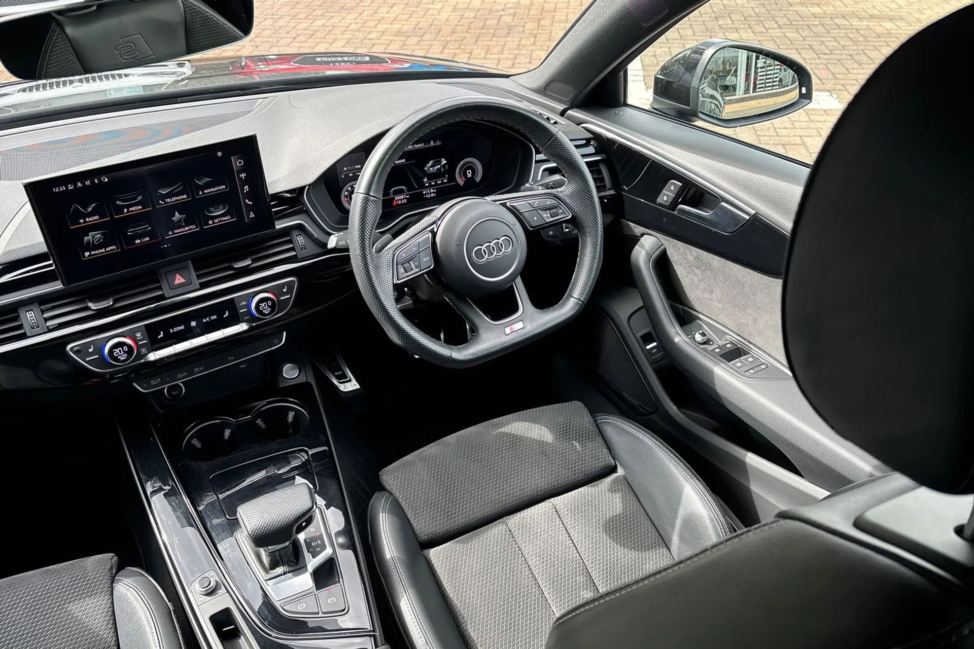 Audi A4 thumbnail image number 33