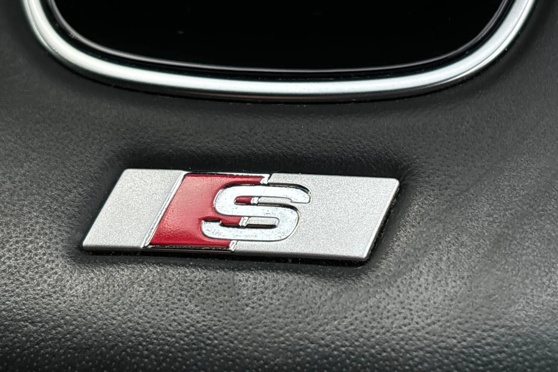 Audi A4 thumbnail image number 44
