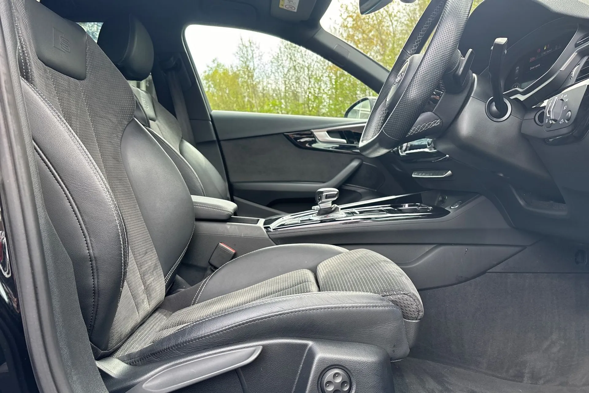 Audi A4 thumbnail image number 24