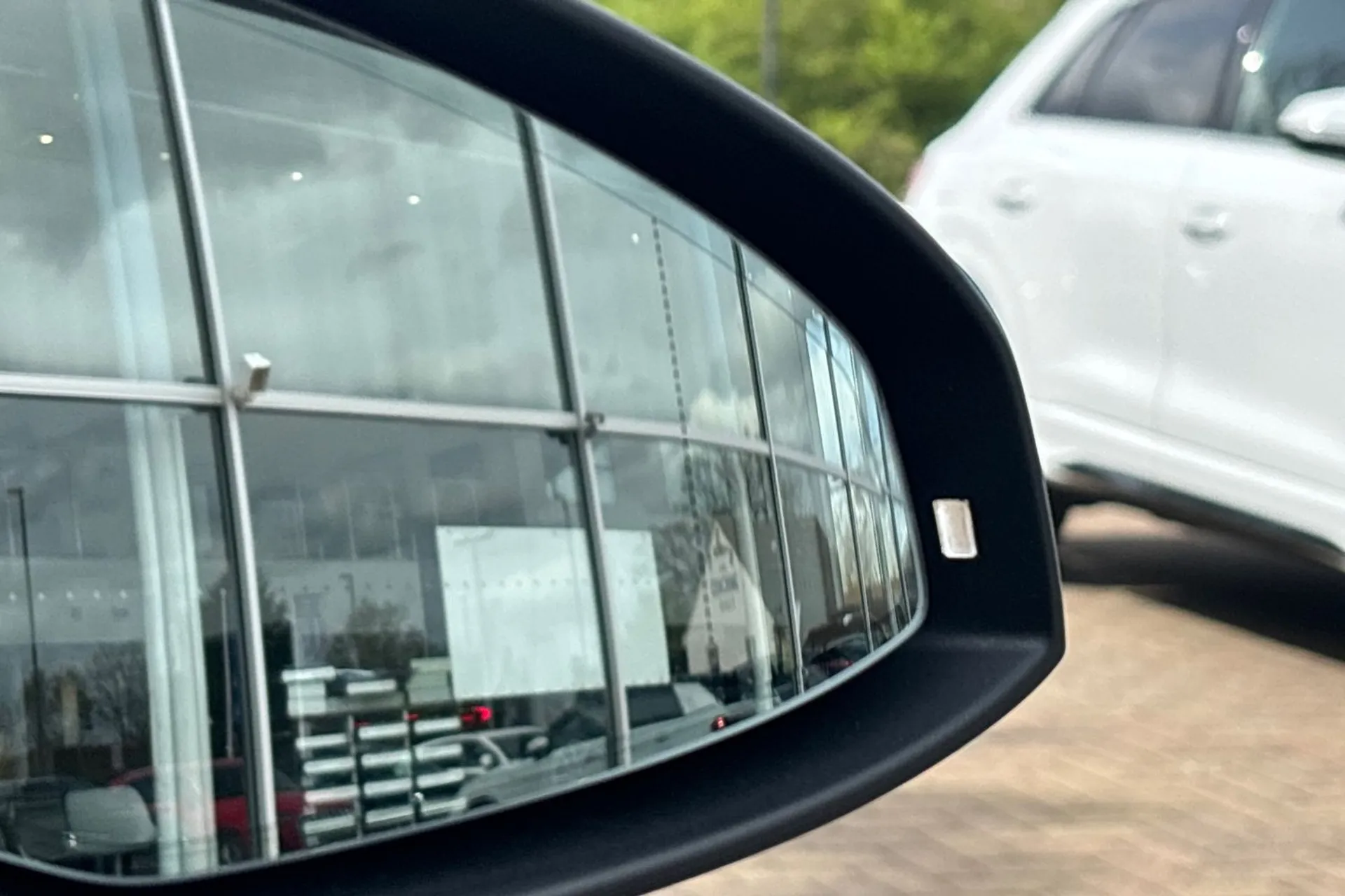 Audi A4 thumbnail image number 46