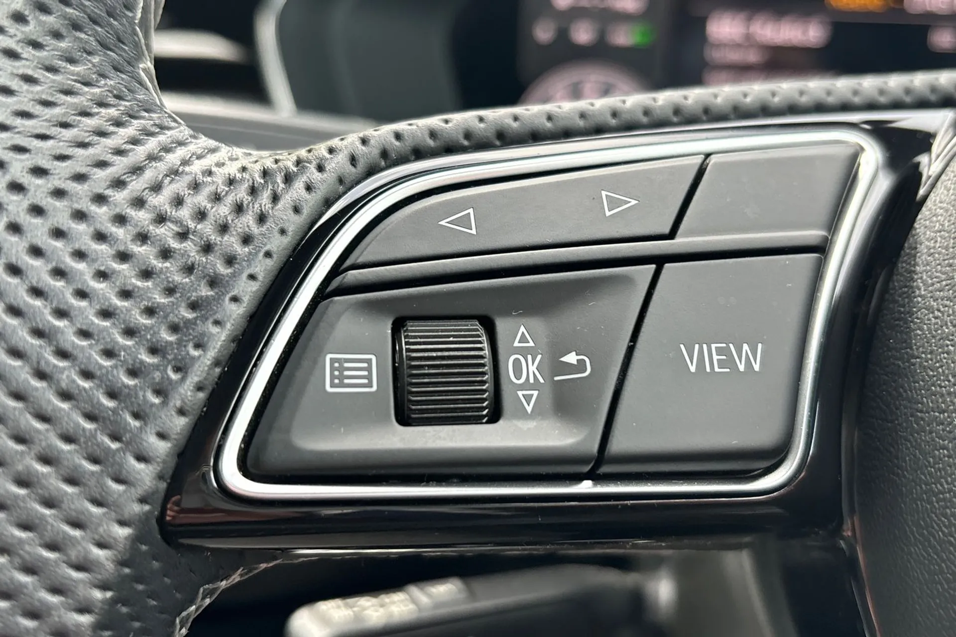 Audi A4 thumbnail image number 36