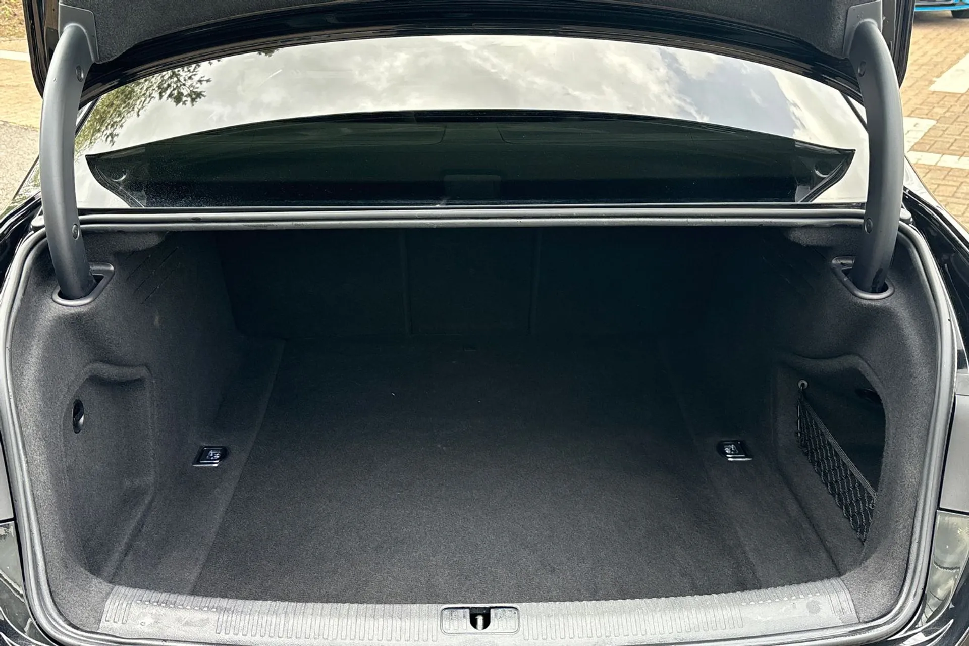 Audi A4 thumbnail image number 18